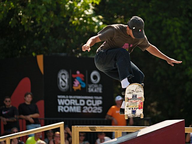 Skateboard. Momento preciso del salto. Foto scattata da Marco Di Gioia fotografo sportivo a Roma.