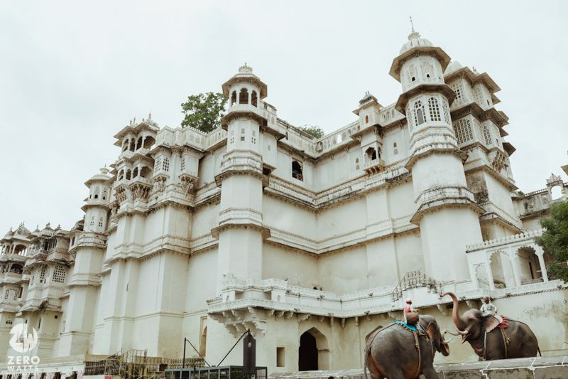 Panoramic view of the historic Chowmahalla Palace with white domed architecture and ornate columns in Hyderabad, India.