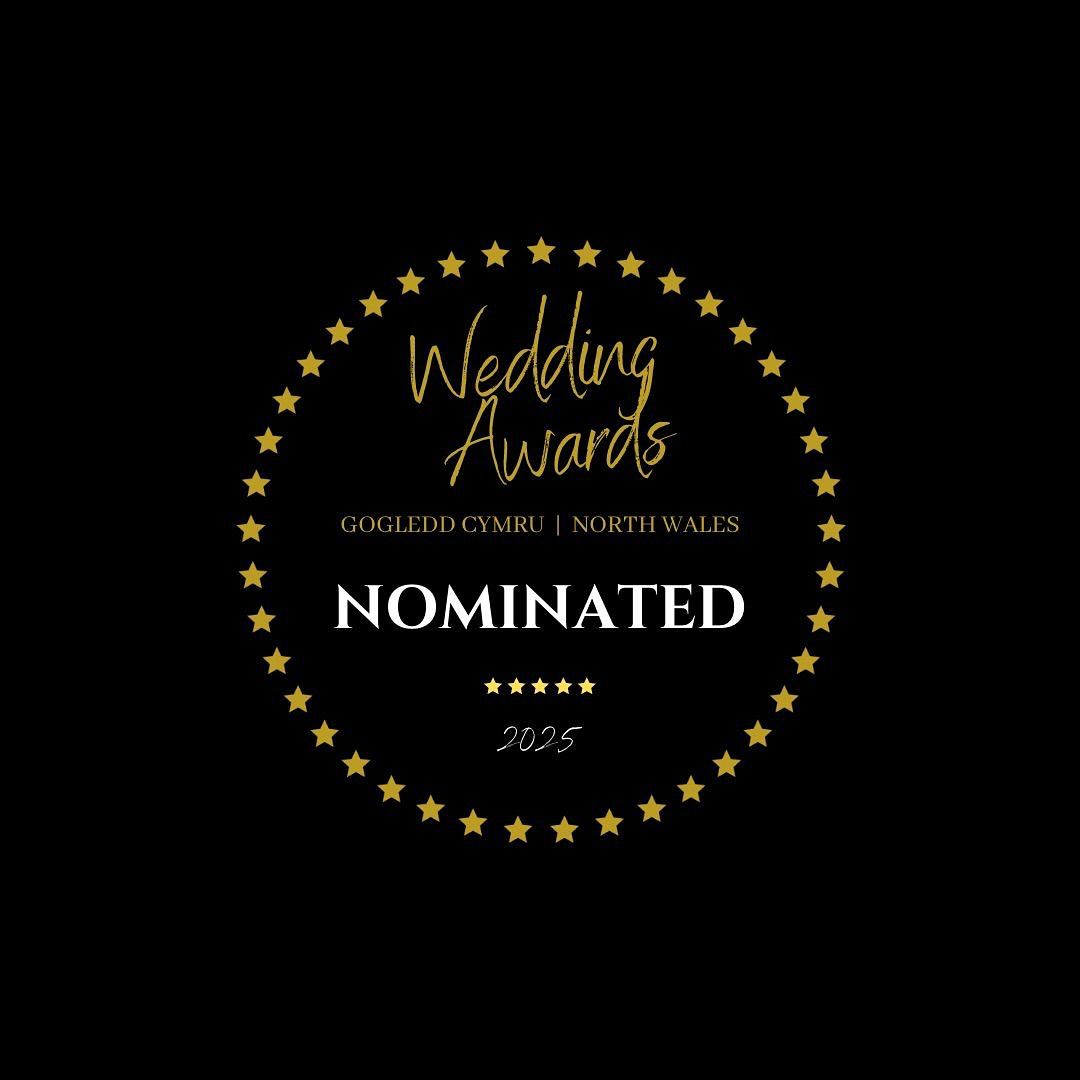 Four black circular badges with gold stars and text showing awards and nominations for weddings and ceremonies.