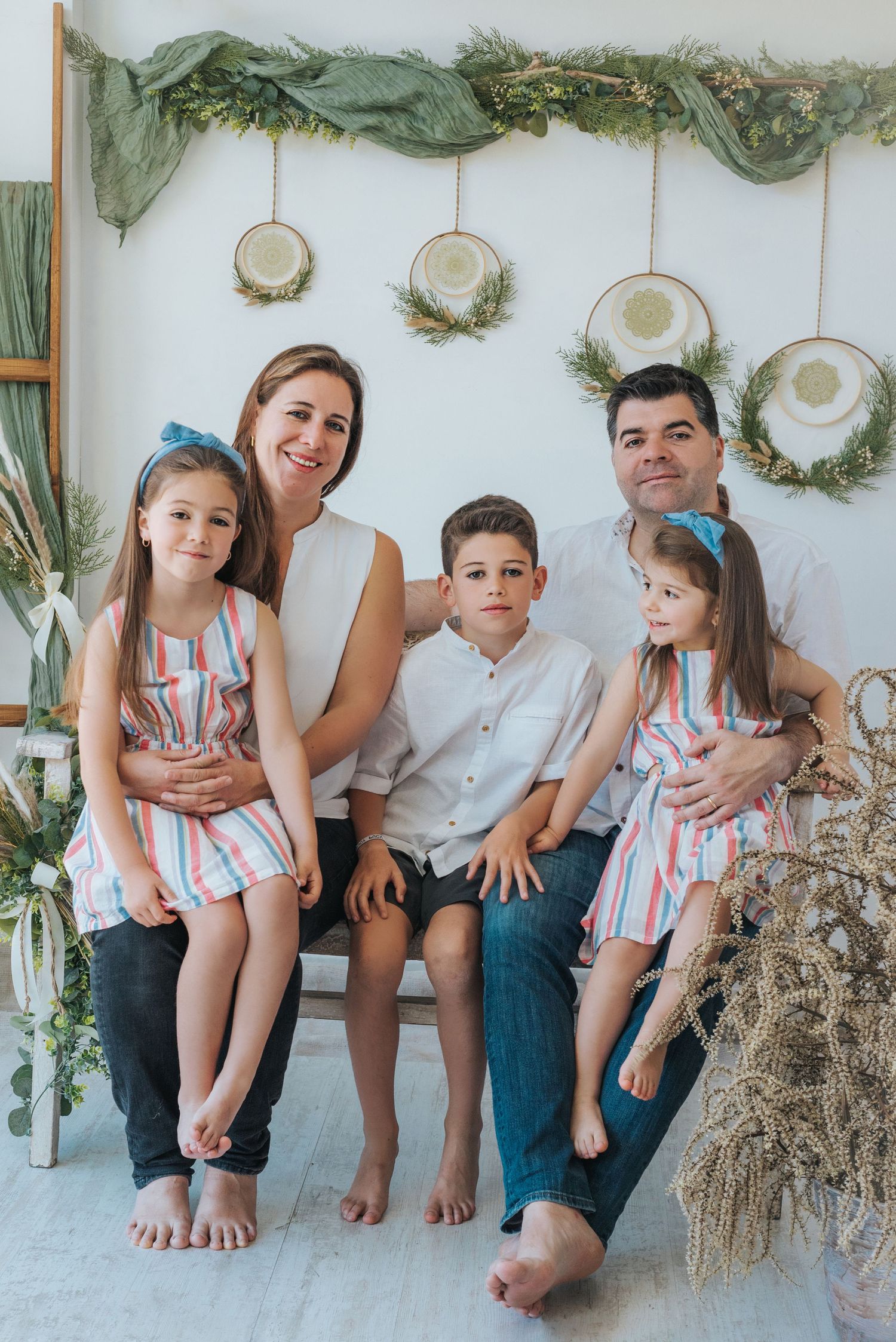 Sesión Bebés, Niños, Familia, Embarazo. Momentos espontáneos, Estudio fotográfico con luz natural en Reñaca. Mini Sesion Navidad.