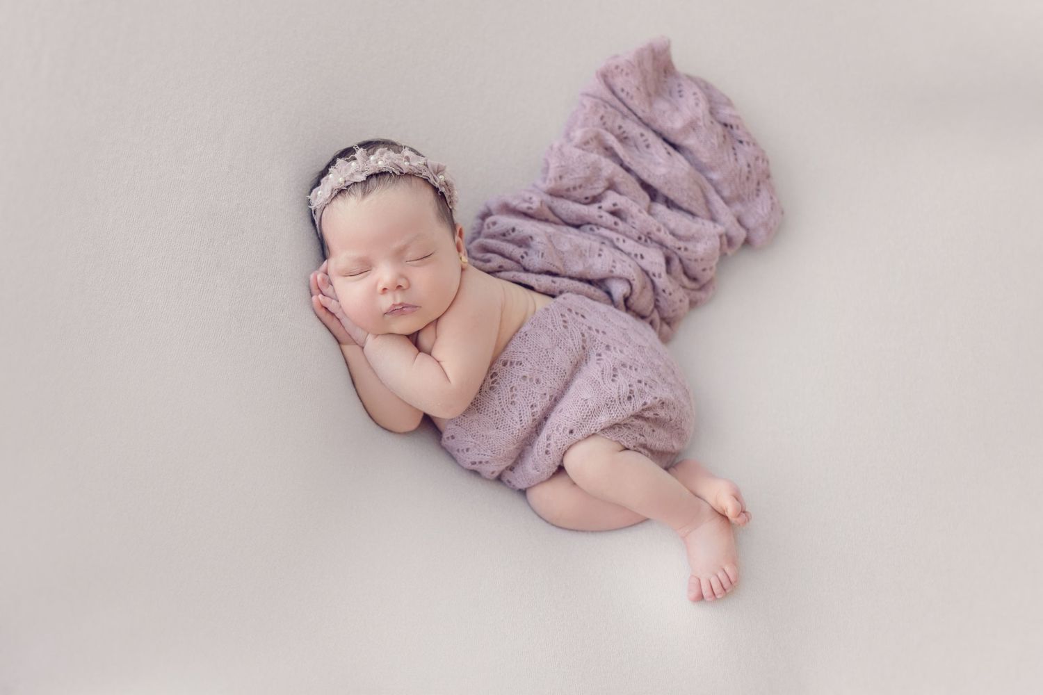 Sesión Fotográfica Bebés, Niños, Newborn, Embarazada. Momentos espontáneos. Estudio fotográfico con luz natural en Reñaca. Recién Nacido.
