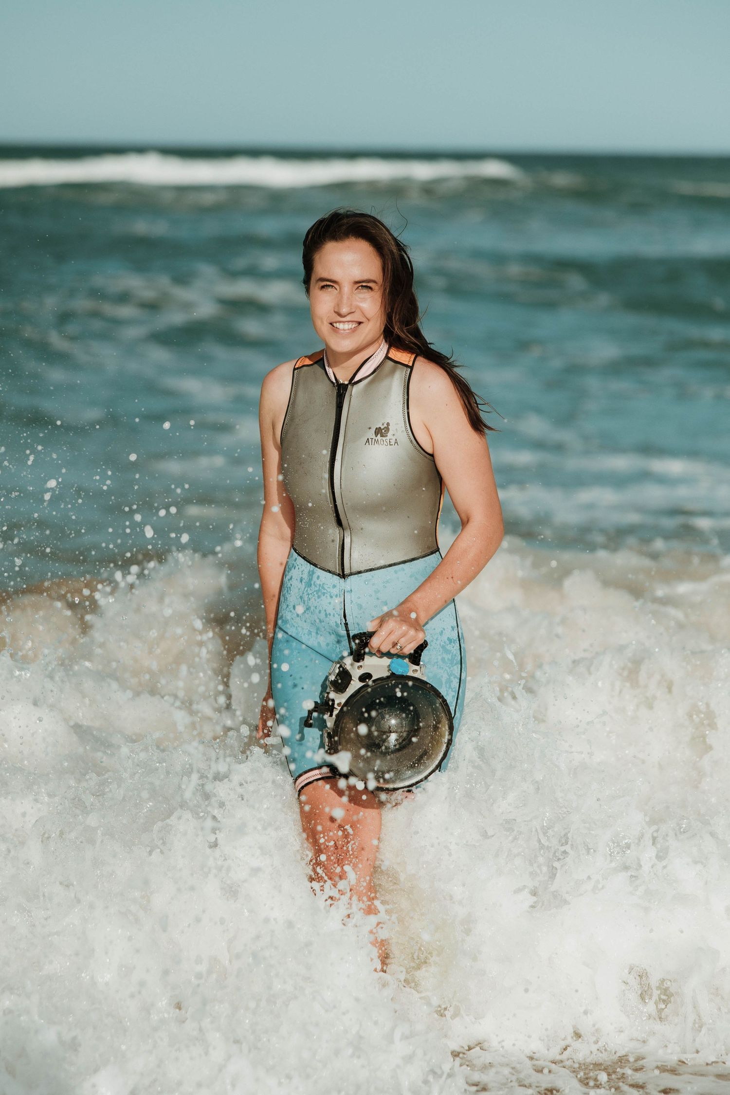 Number 1 sunshine coast photographer underwater maternity ocean and pool pregnancy photographer Brisbane, Gold Coast and QLD underwater