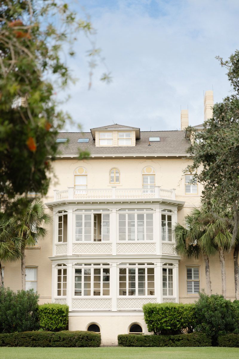 Jekyll Island Club Resort wedding venue featuring Southern tradition and elegant details. Captured in timeless photography.