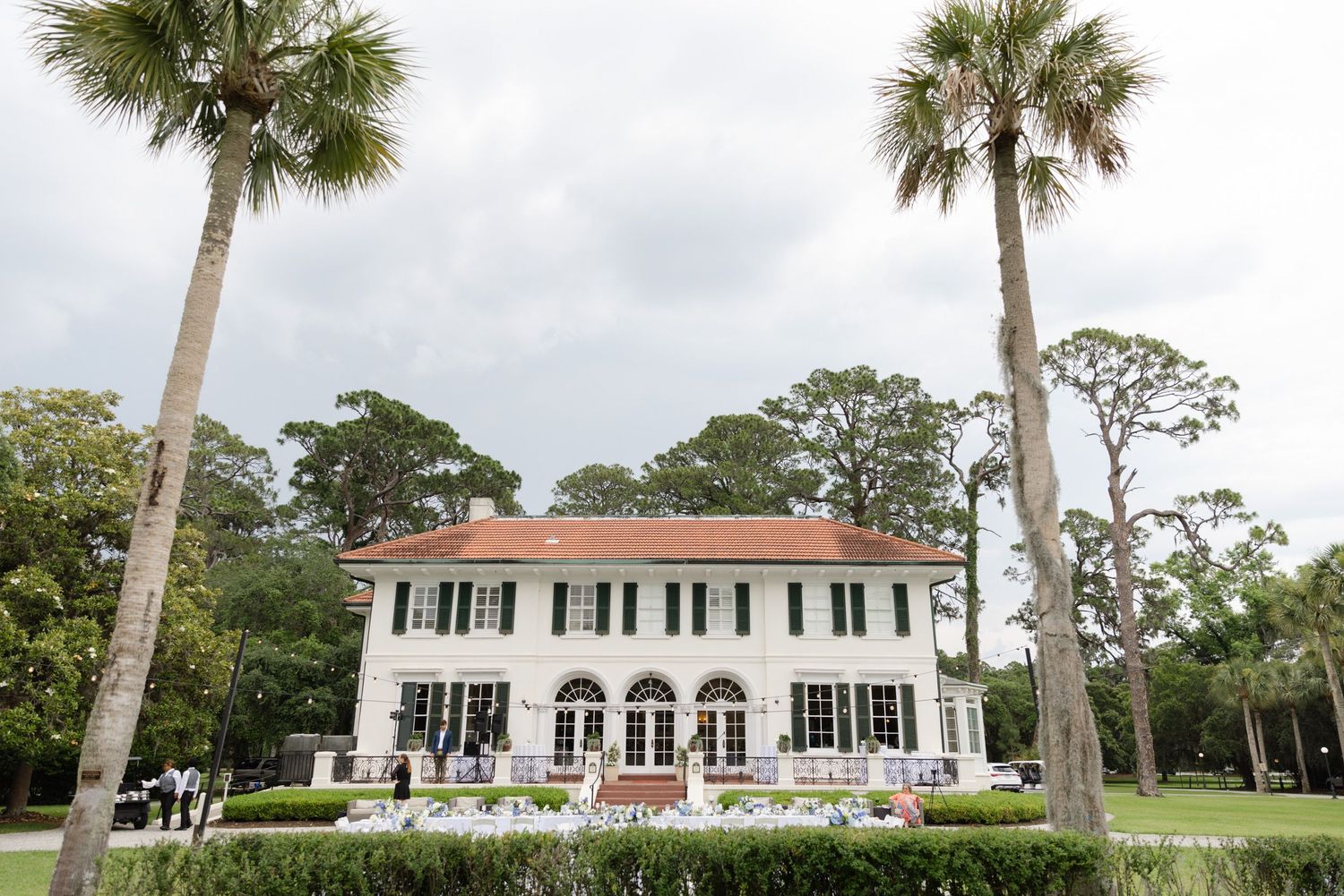 Outdoor wedding reception on the Cherokee Cottage lawn, Jekyll Island Club, Georgia—captured by professional wedding photographers.