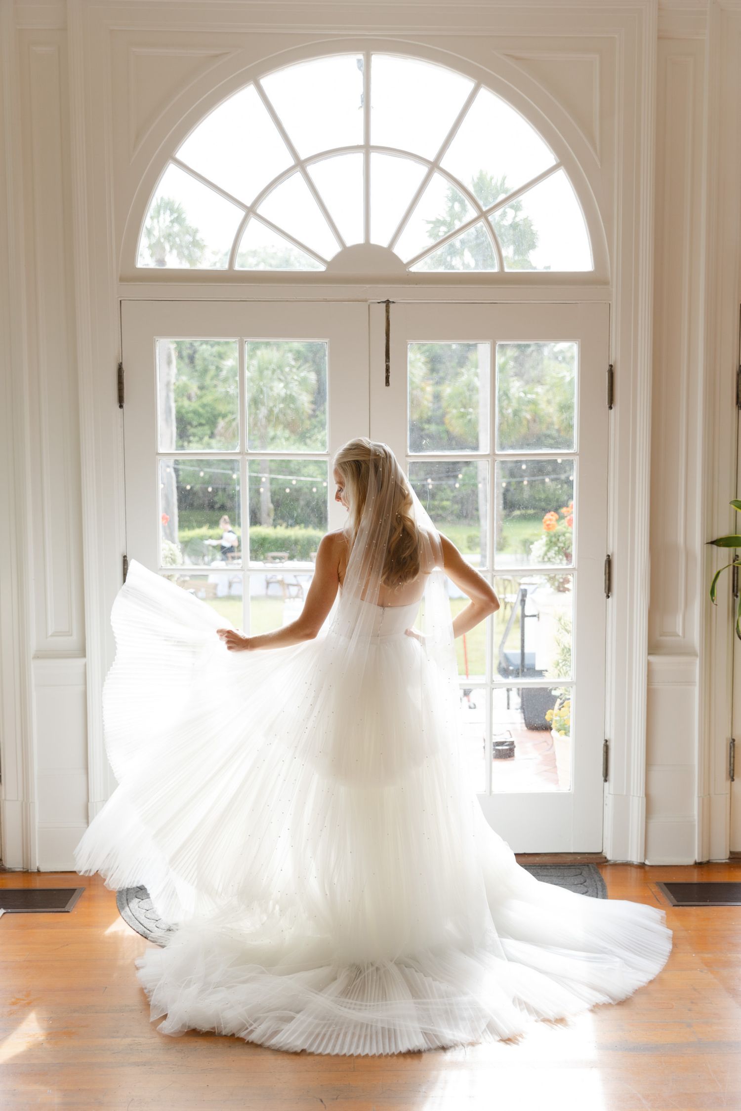 Editorial style wedding photography at Cherokee and Crane Cottage, Jekyll Island Club Resort, Georgia—luxury coastal wedding portraits.