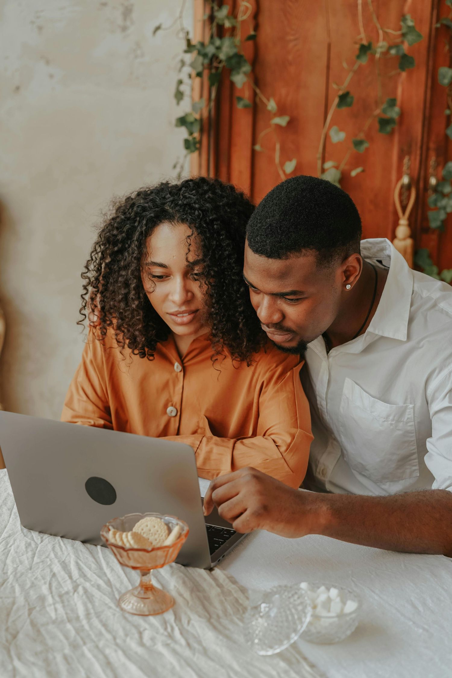 Sedona family enjoying playful at-home portraits, children laughing with parents, captured by Arizona family photographer creating heirloom-