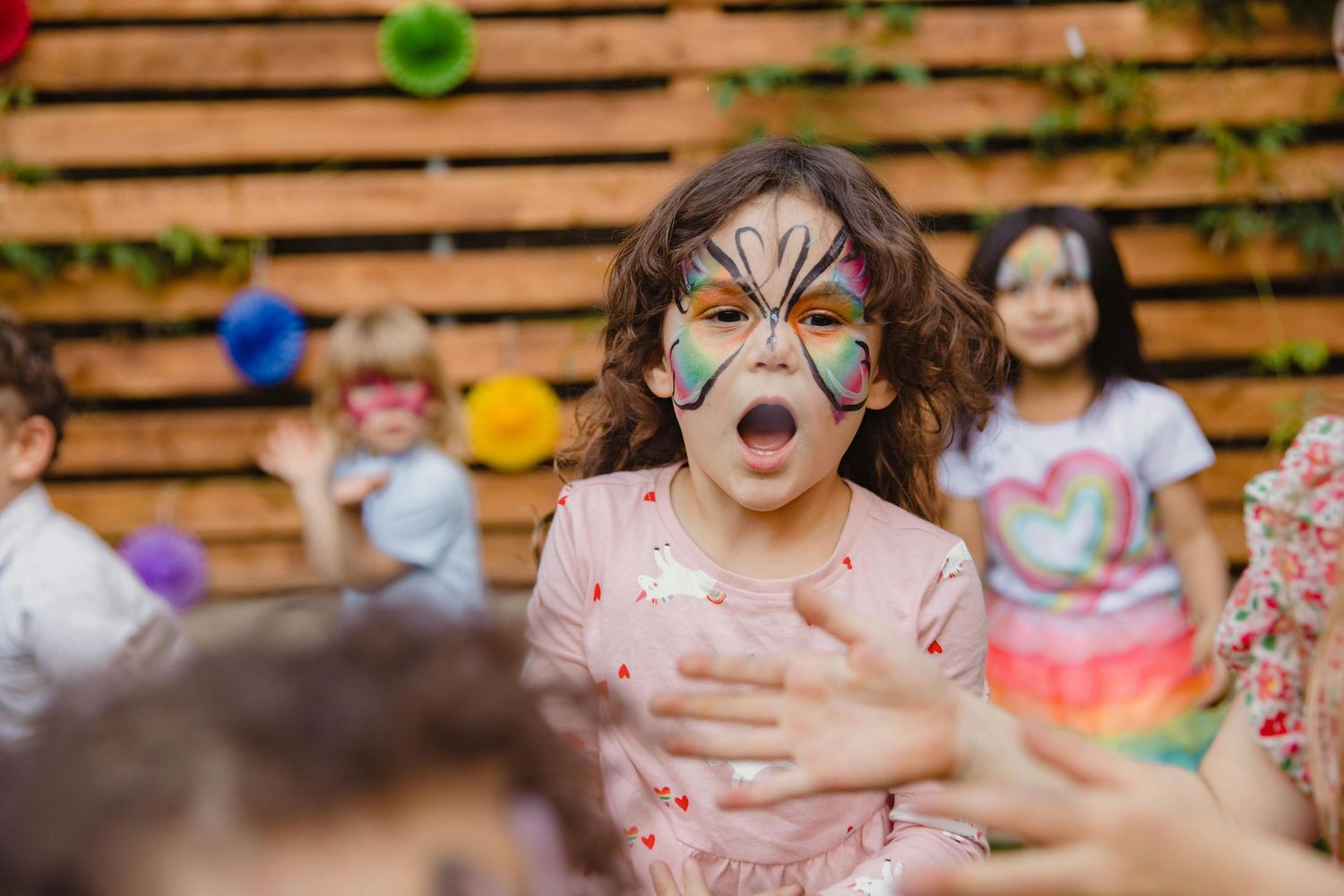 Cottonwood children’s birthday, laughter-filled party, joyful moments, captured by top Arizona children photographer.