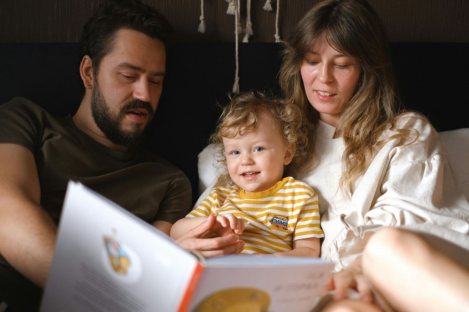 Camp Verde, Arizona parents and toddlers building forts at home, joyful energy, captured by an Arizona family photographer.