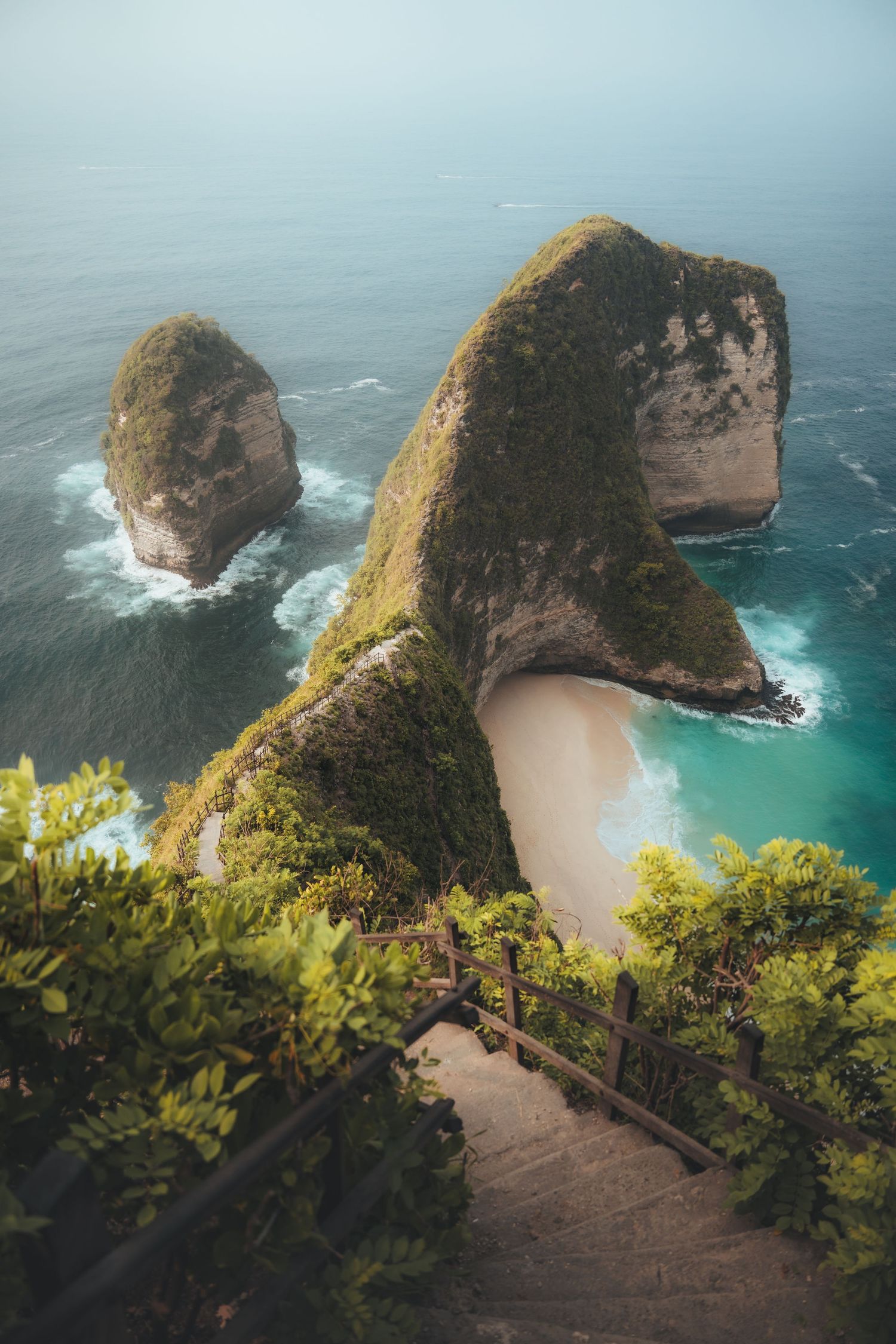 Scenic viewpoint overlooking Kelingking Beach in Nusa Penida with its distinctive T-Rex shaped cliff.