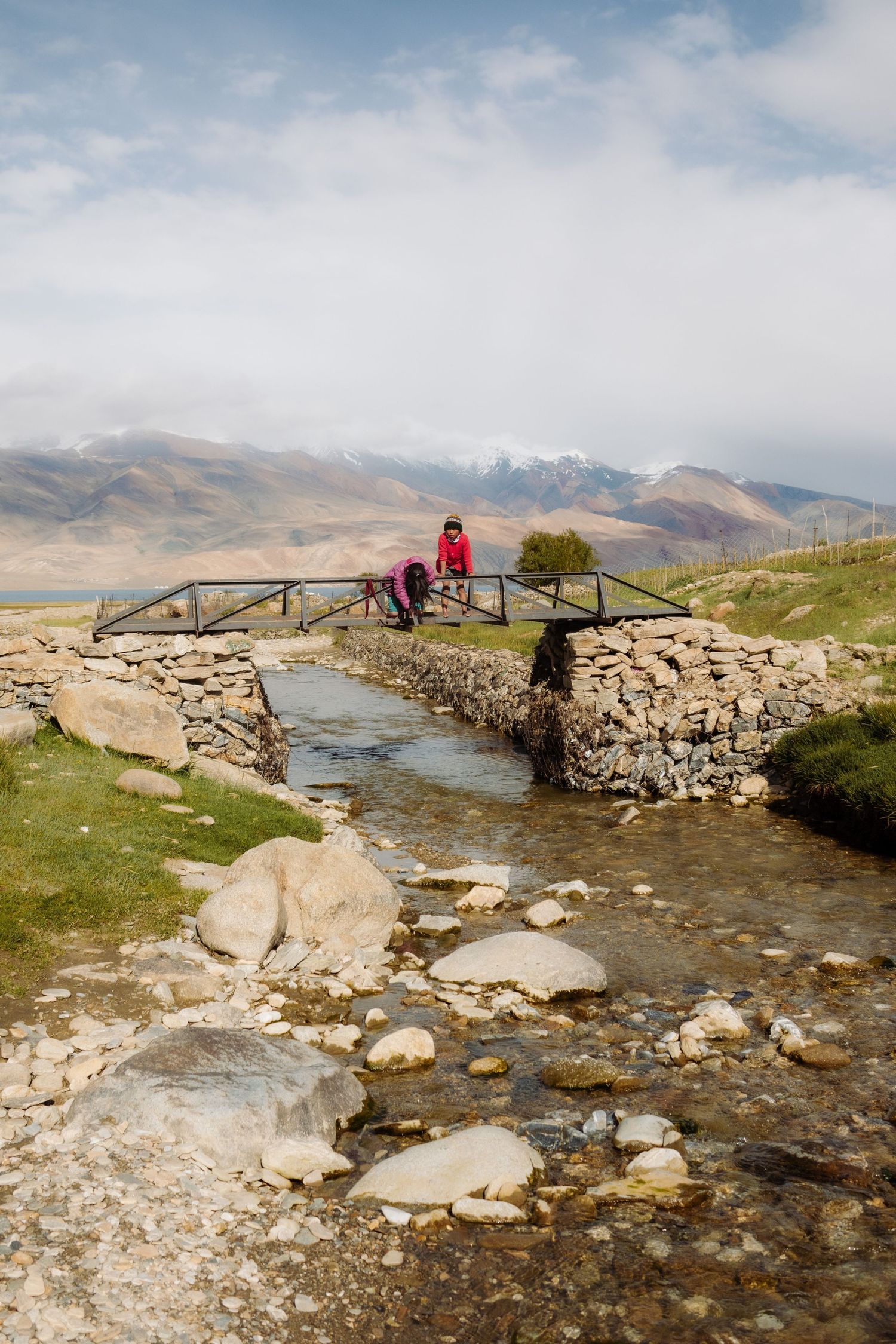 Kids playing on a bridge near Tso moriri in Northern India