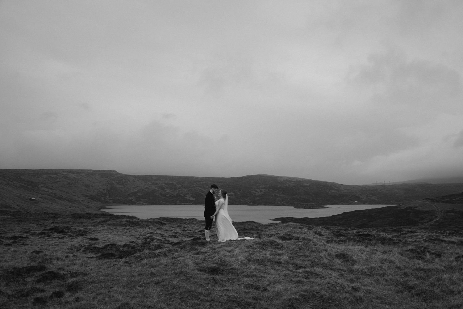 Luxury editorial wedding photography capturing intimate, cinematic love stories across France and Europe. Blending documentary storytelling