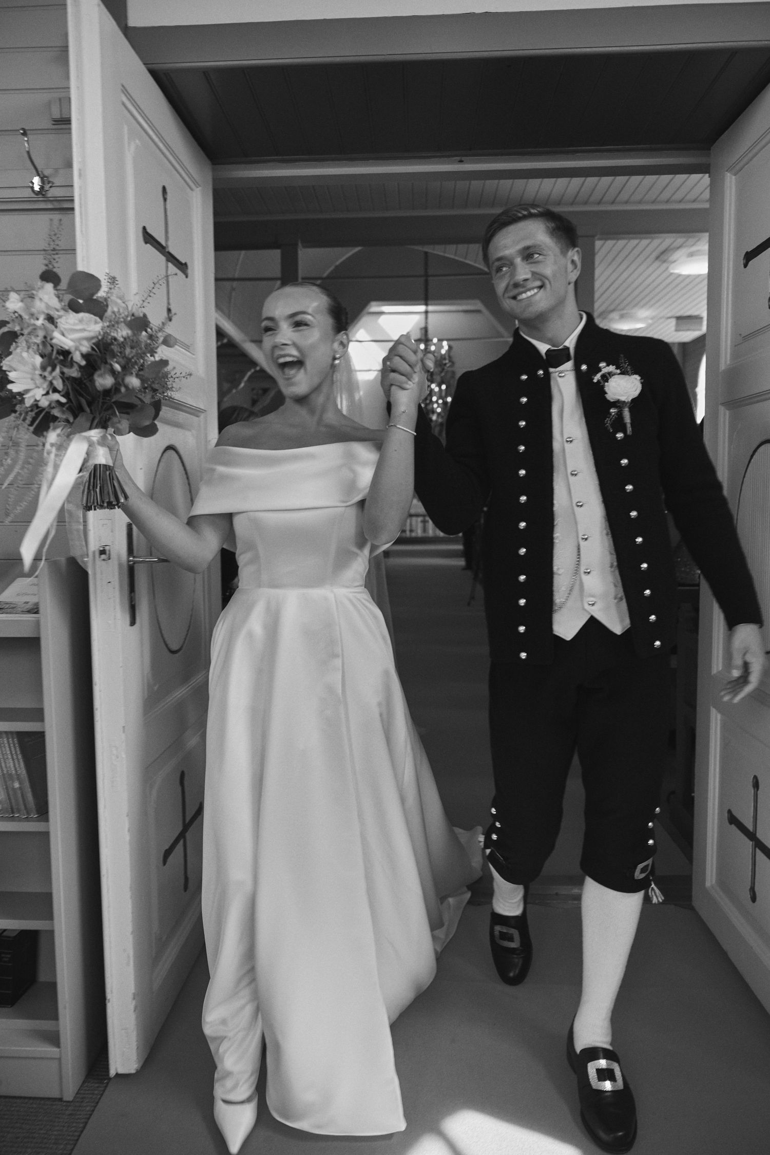 Luxury editorial wedding photography capturing intimate love stories across Paris & Europe.