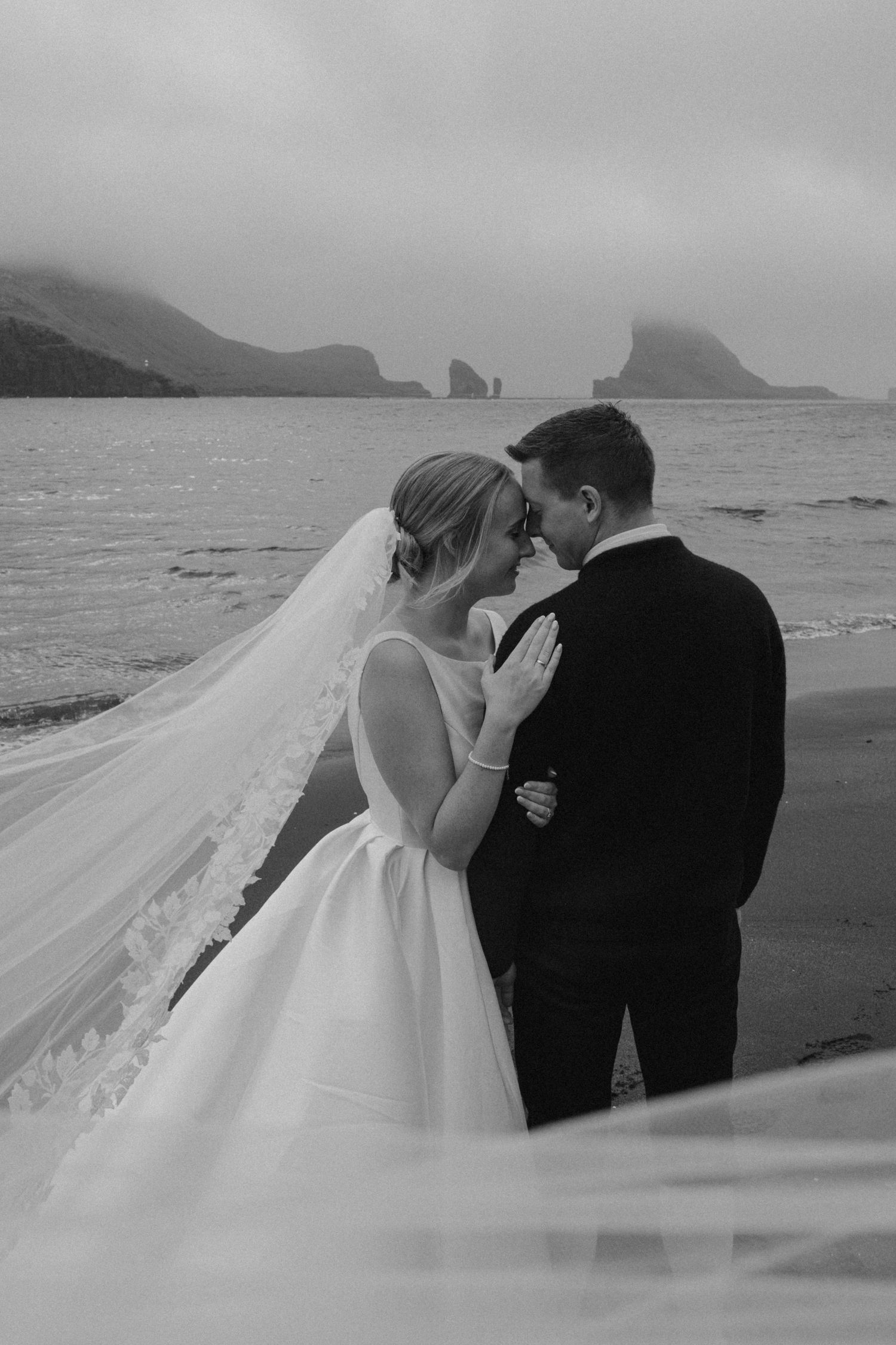 Luxury editorial wedding photography capturing intimate, cinematic love stories across France and Europe. Blending documentary storytelling