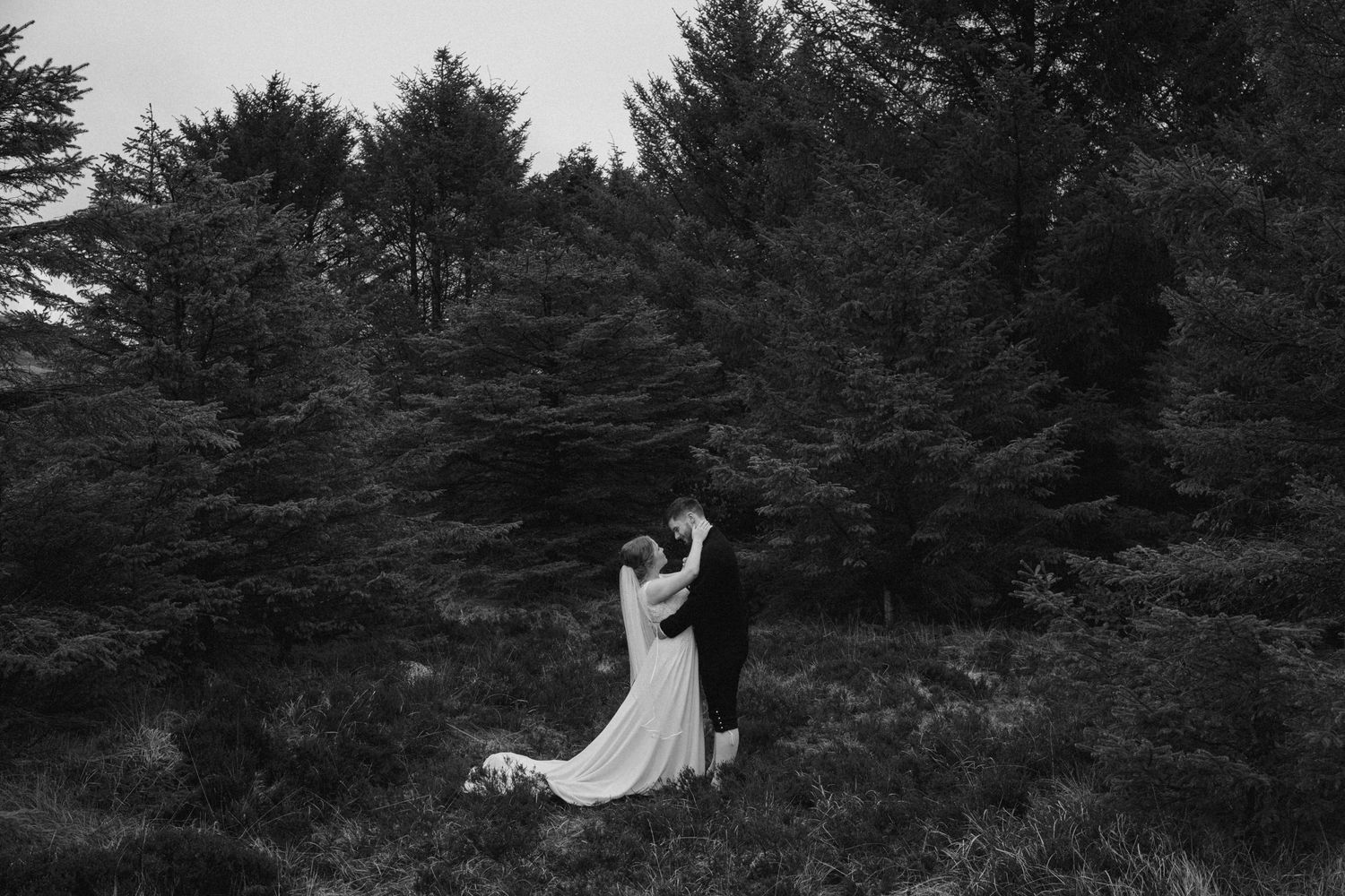 Luxury editorial wedding photography capturing intimate, cinematic love stories across France and Europe. Blending documentary storytelling