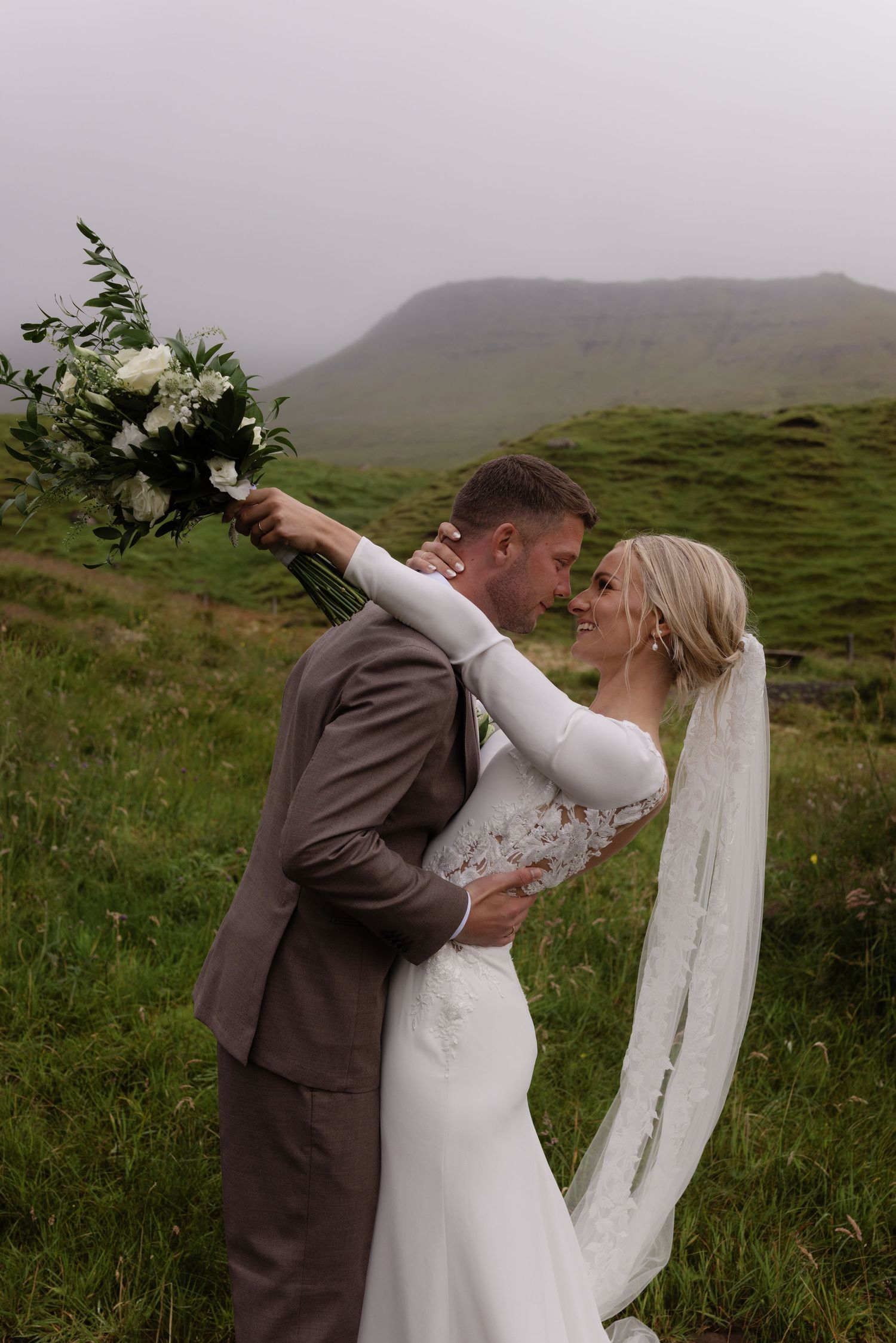 Luxury editorial wedding photography capturing intimate, cinematic love stories across France and Europe. Blending documentary storytelling