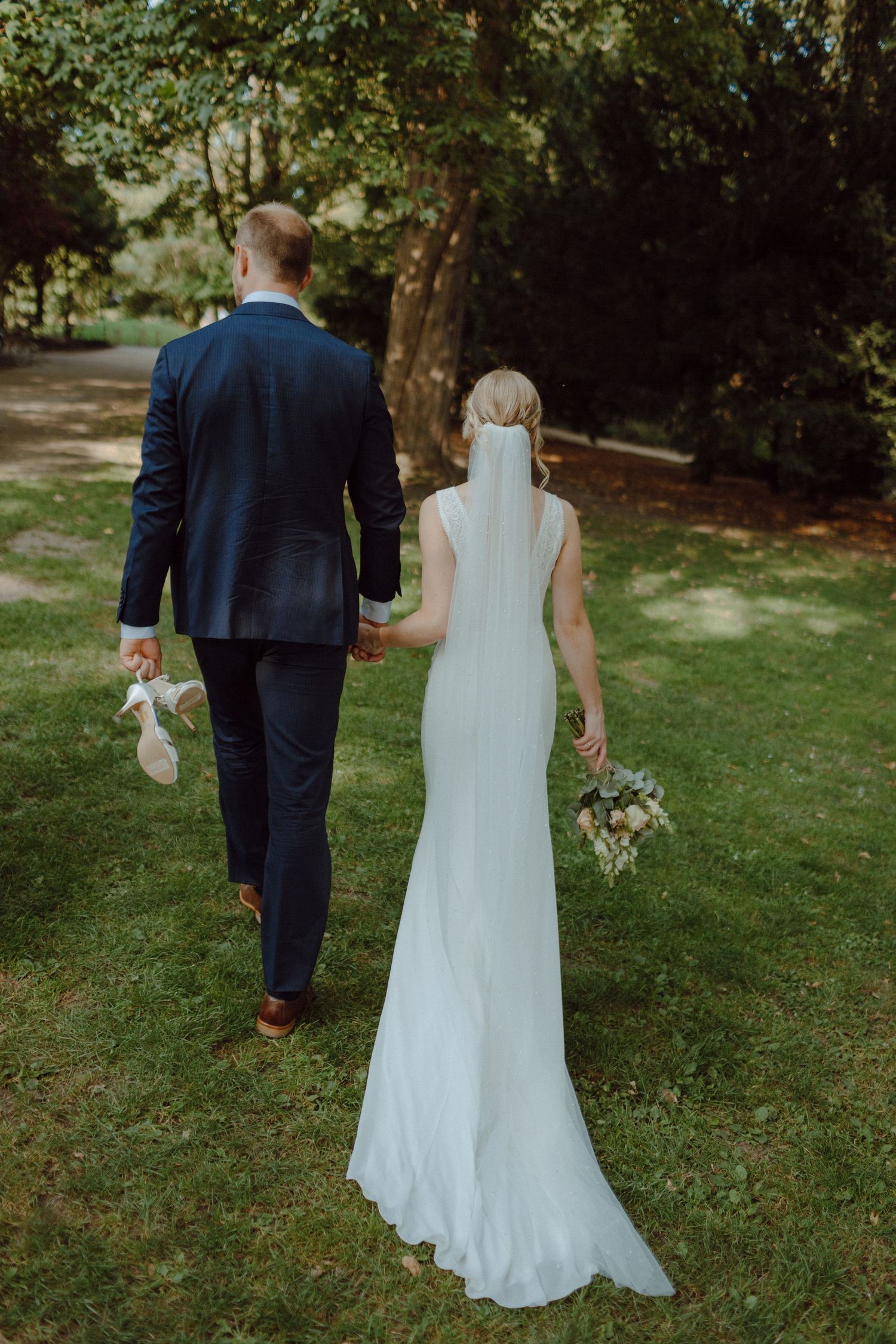 Luxury editorial wedding photography capturing intimate, cinematic love stories across France and Europe. Blending documentary storytelling