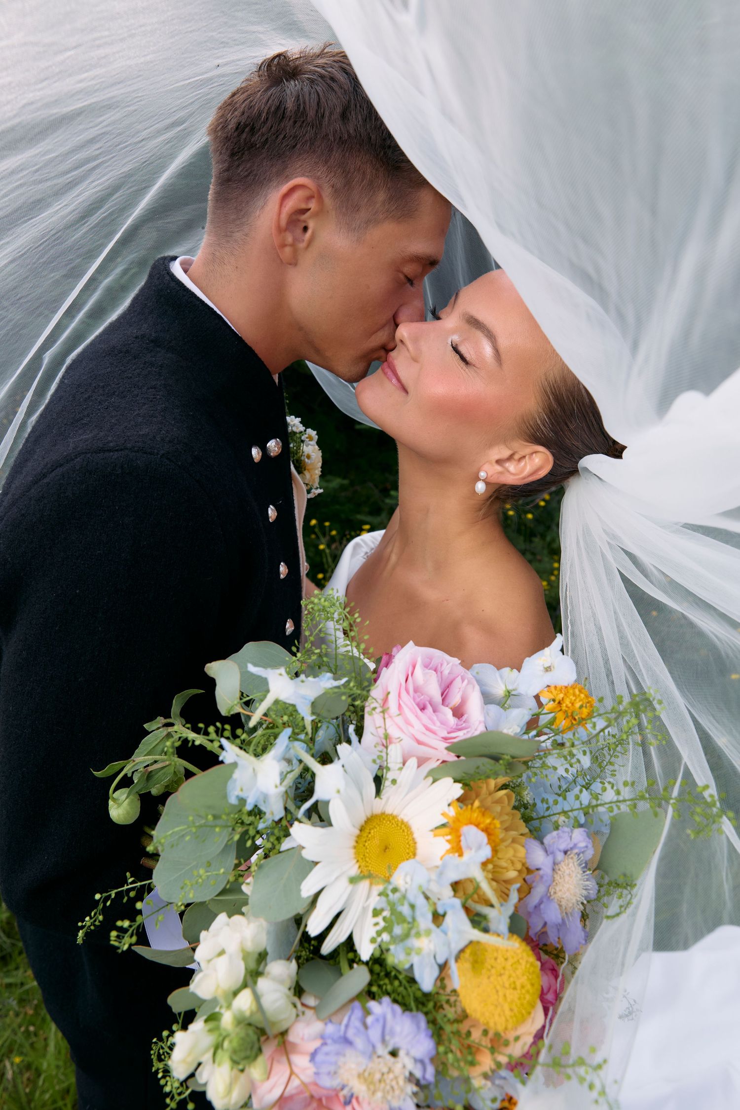 Luxury editorial wedding photography capturing intimate love stories across Paris & Europe.