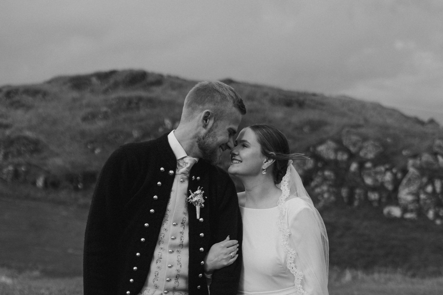Luxury editorial wedding photography capturing intimate, cinematic love stories across France and Europe. Blending documentary storytelling