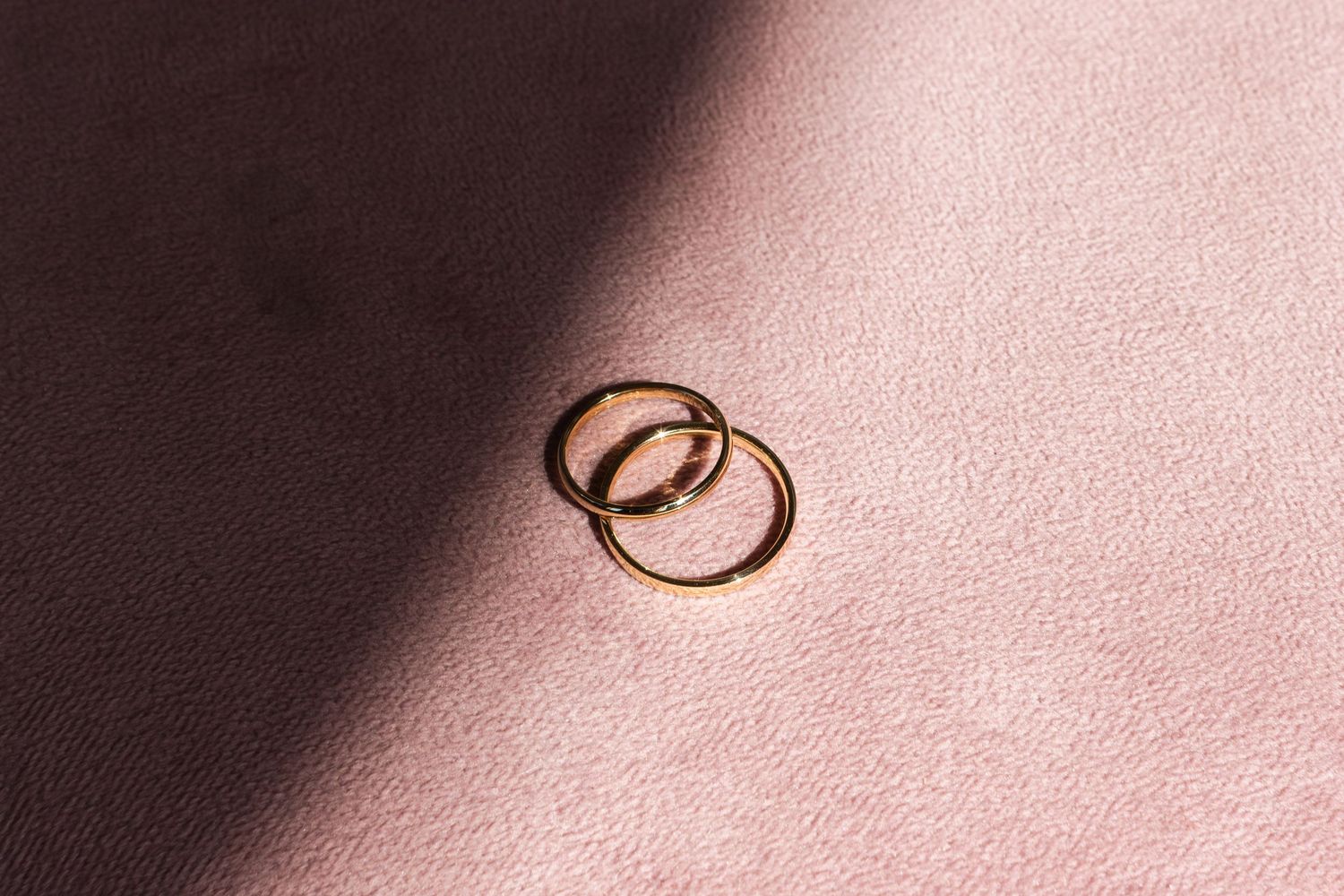 Luxury editorial wedding photography capturing intimate, cinematic love stories across France and Europe. Blending documentary storytelling