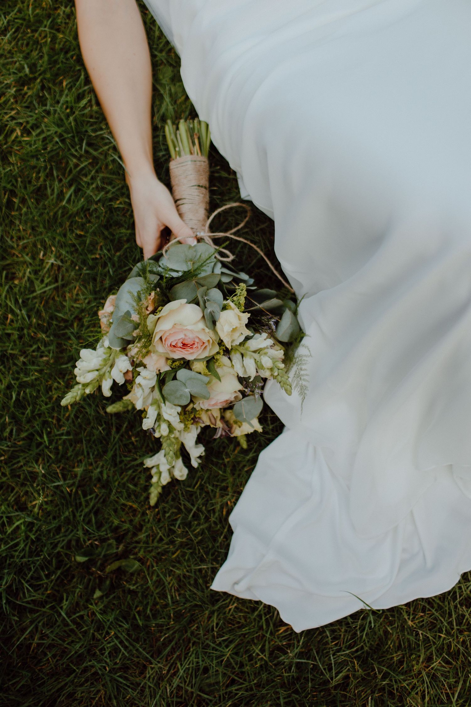 Luxury editorial wedding photography capturing intimate, cinematic love stories across France and Europe. Blending documentary storytelling