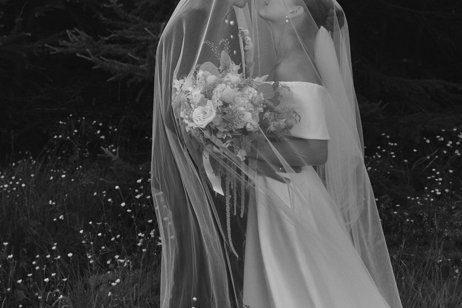 Luxury editorial wedding photography capturing intimate love stories across Paris & Europe.