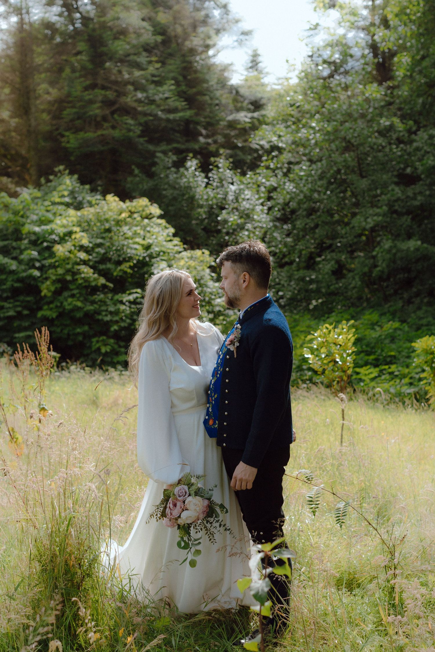 Luxury editorial wedding photography capturing intimate, cinematic love stories across France and Europe. Blending documentary storytelling
