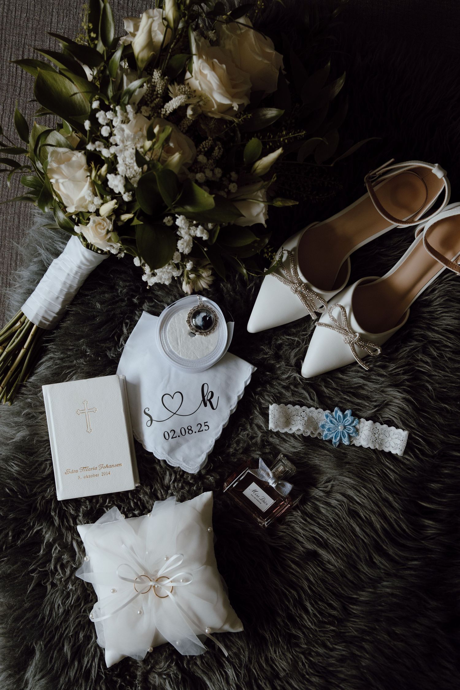Luxury editorial wedding photography capturing intimate, cinematic love stories across France and Europe. Blending documentary storytelling