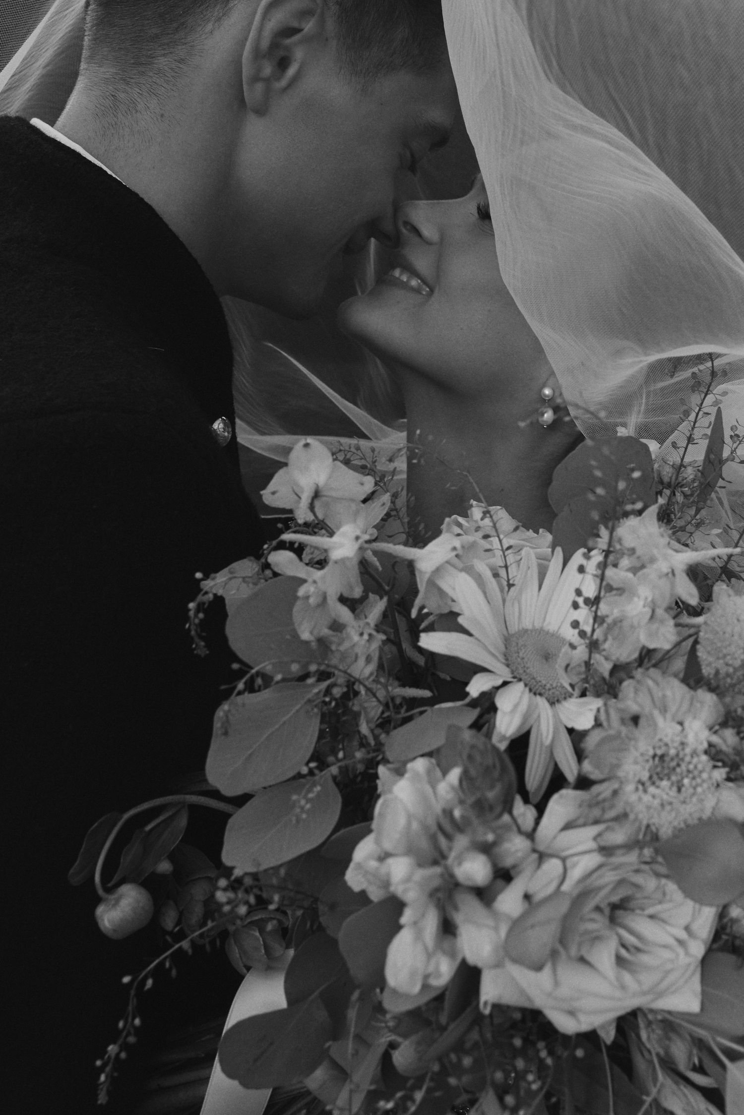Luxury editorial wedding photography capturing intimate love stories across Paris & Europe.