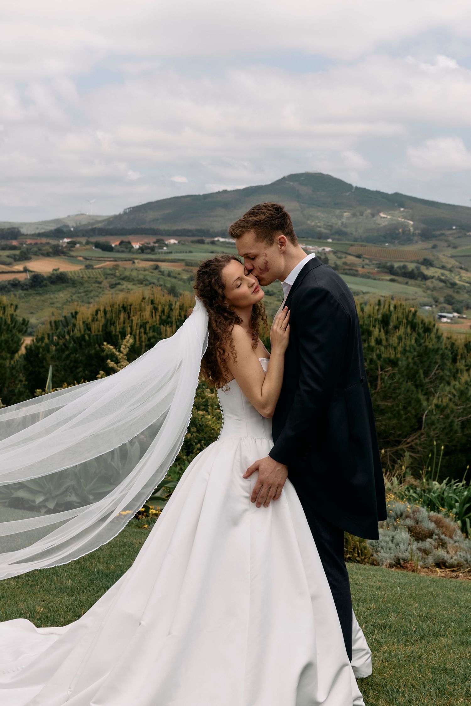 Luxury editorial wedding photography capturing intimate, cinematic love stories across France and Europe. Blending documentary storytelling