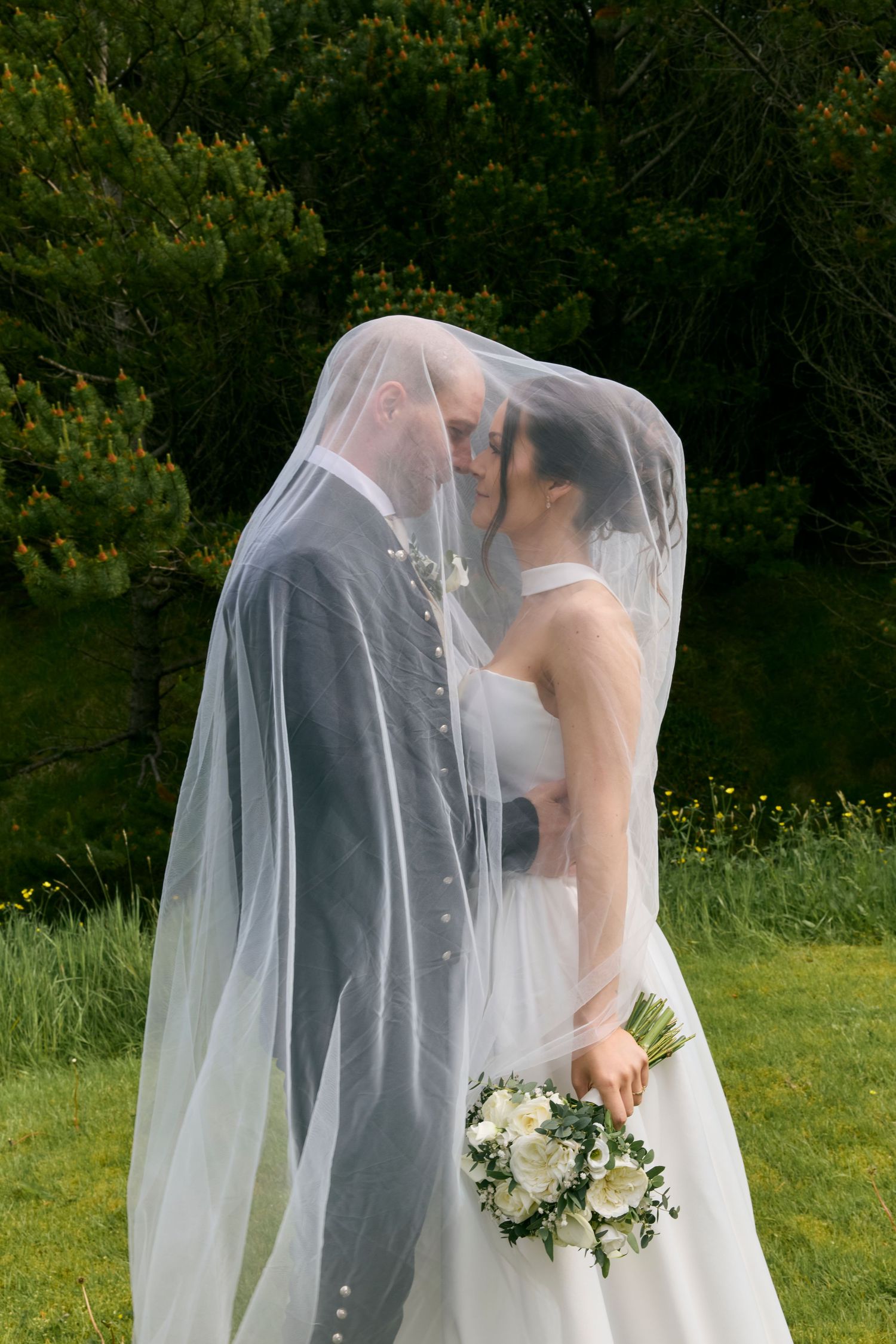Luxury editorial wedding photography capturing intimate love stories across Paris & Europe.