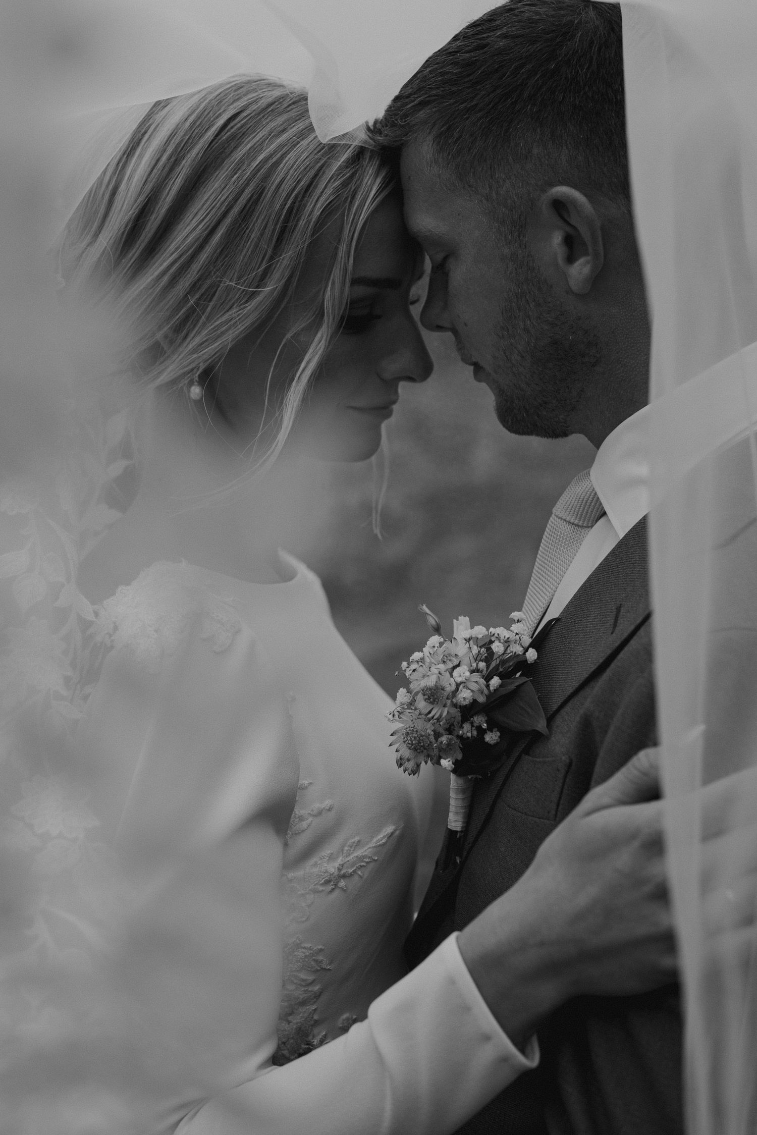 Luxury editorial wedding photography capturing intimate, cinematic love stories across France and Europe. Blending documentary storytelling