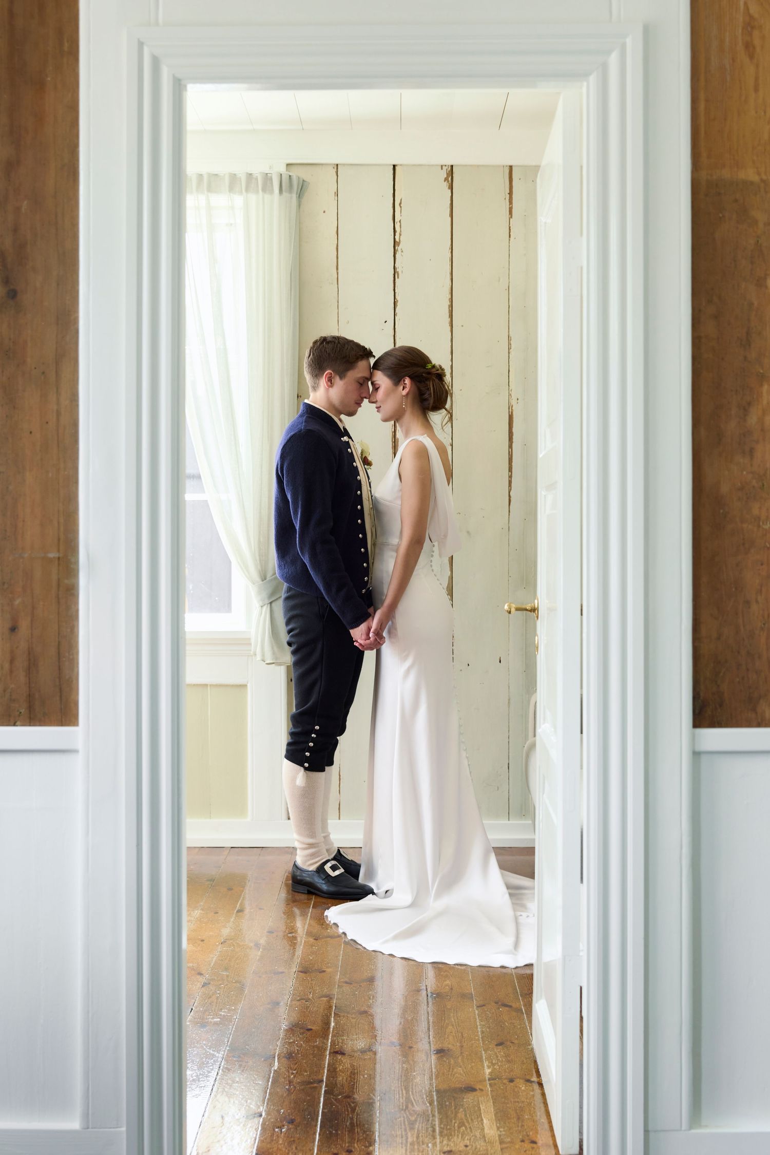 Luxury editorial wedding photography capturing intimate love stories across Paris & Europe.