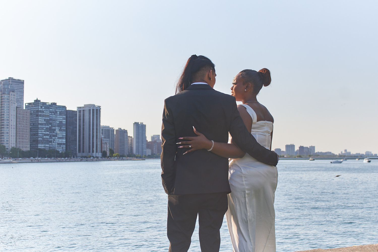 Married couple enjoy Chicago skyline