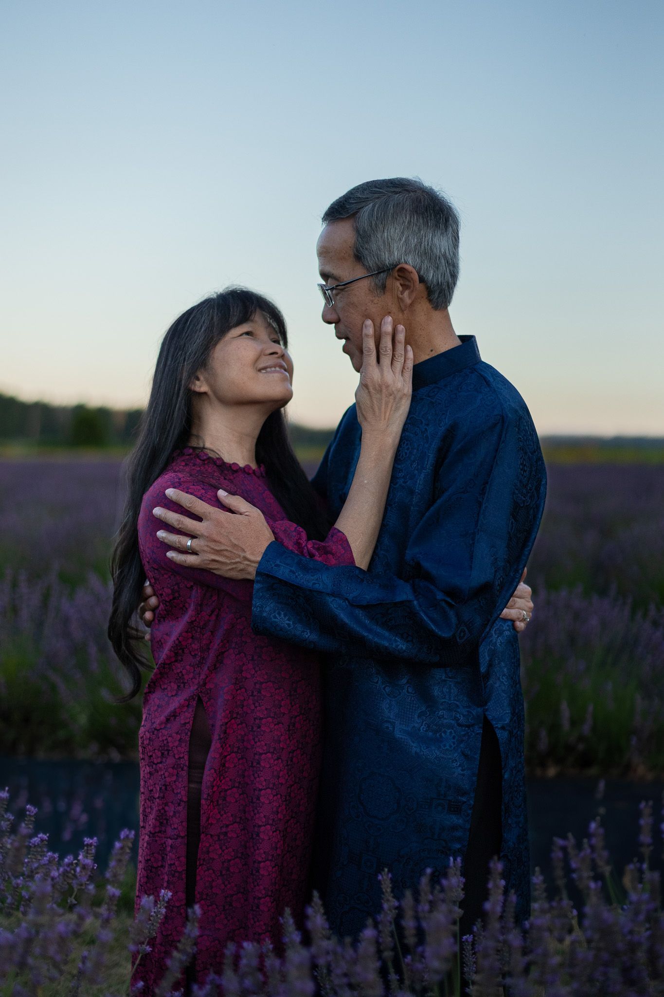Seattle anniversary photographer capturing romantic sunset portraits at a Woodinville lavender farm near Seattle