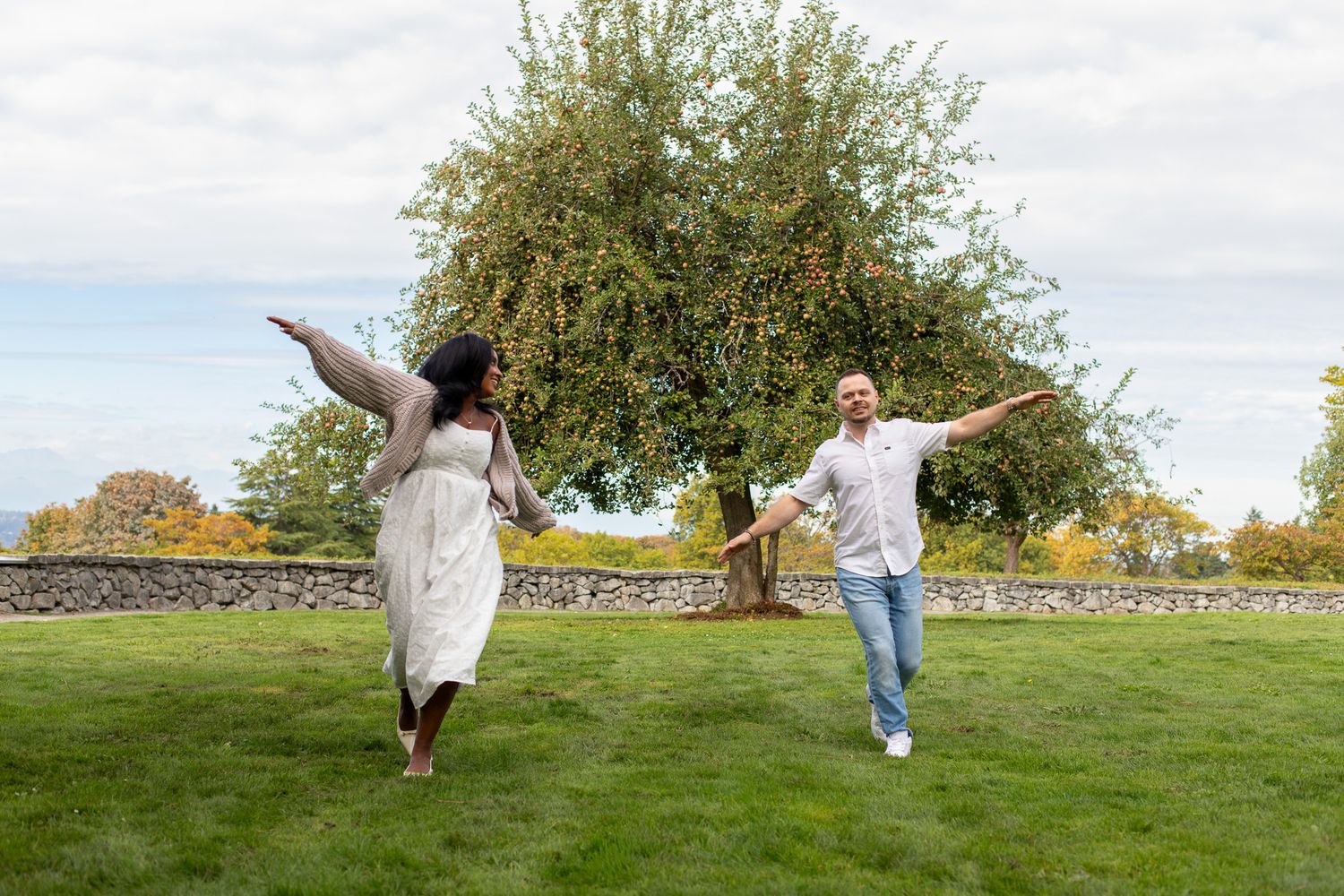 Candid engagement photos at Discovery Park