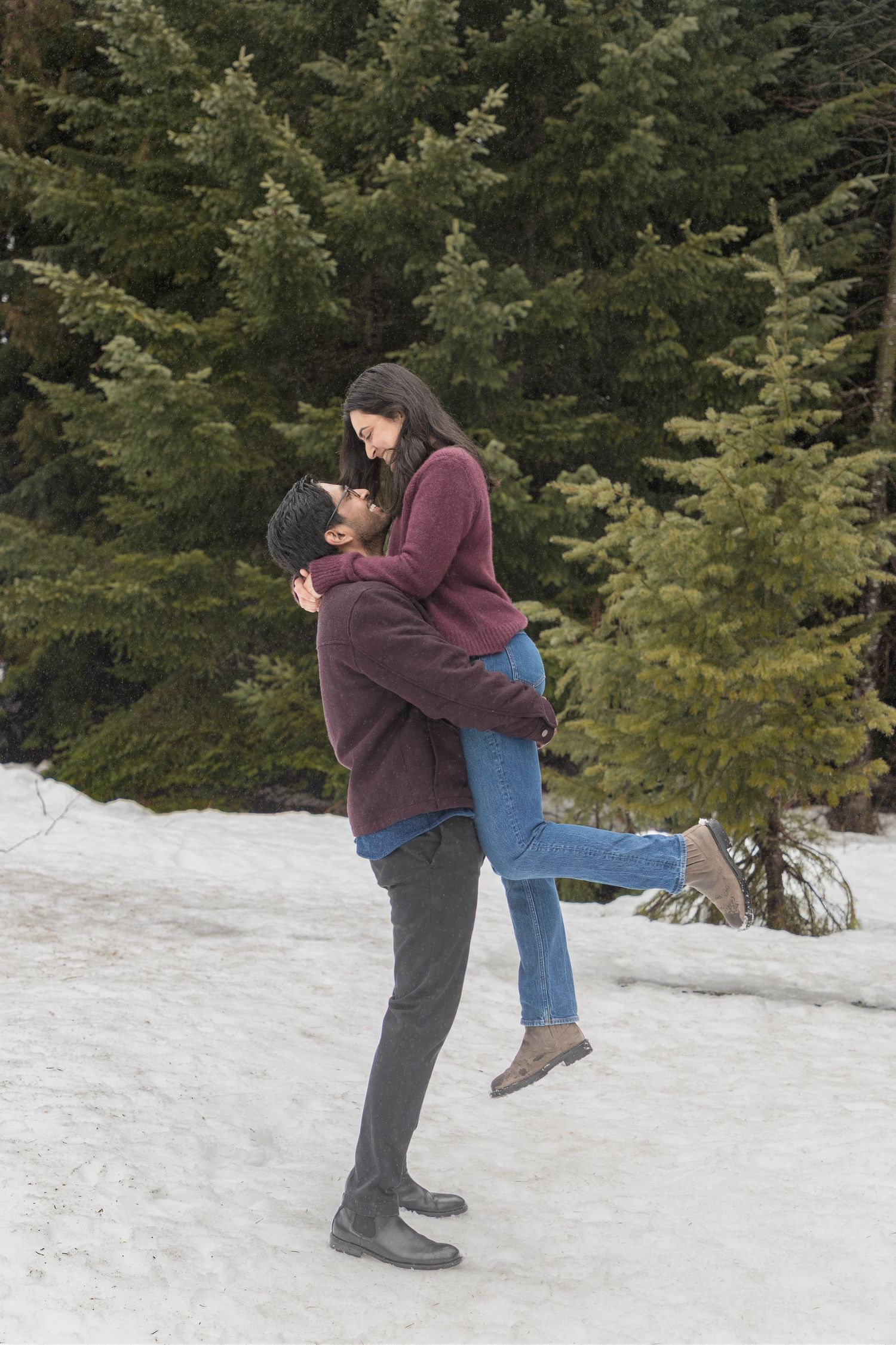 Couple photoshoot, Golg Creek PondWashington, natural and candid moment