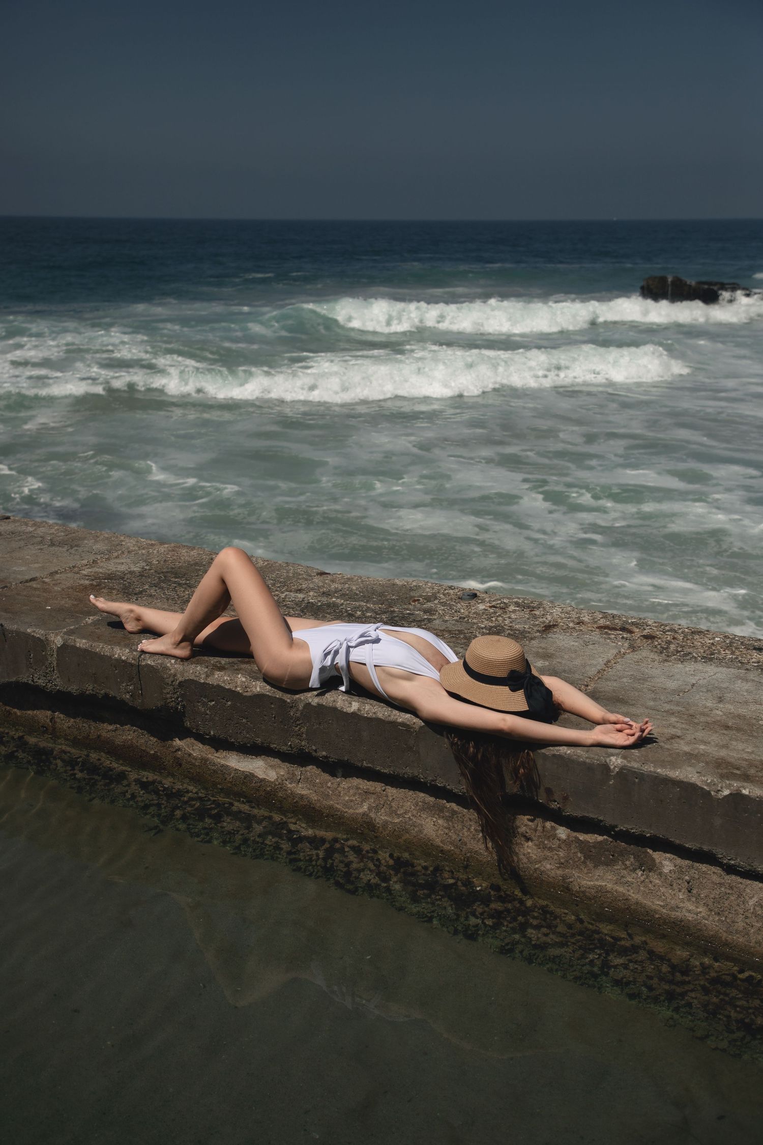 Woman’s portrait session at a California pool, lifestyle portraits with water and summer vibes