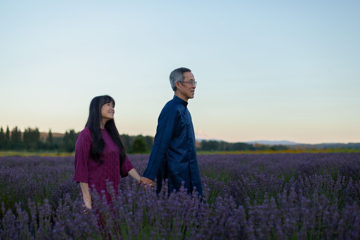 Seattle couples photographer capturing an anniversary photoshoot at a lavender farm in Woodinville Washington