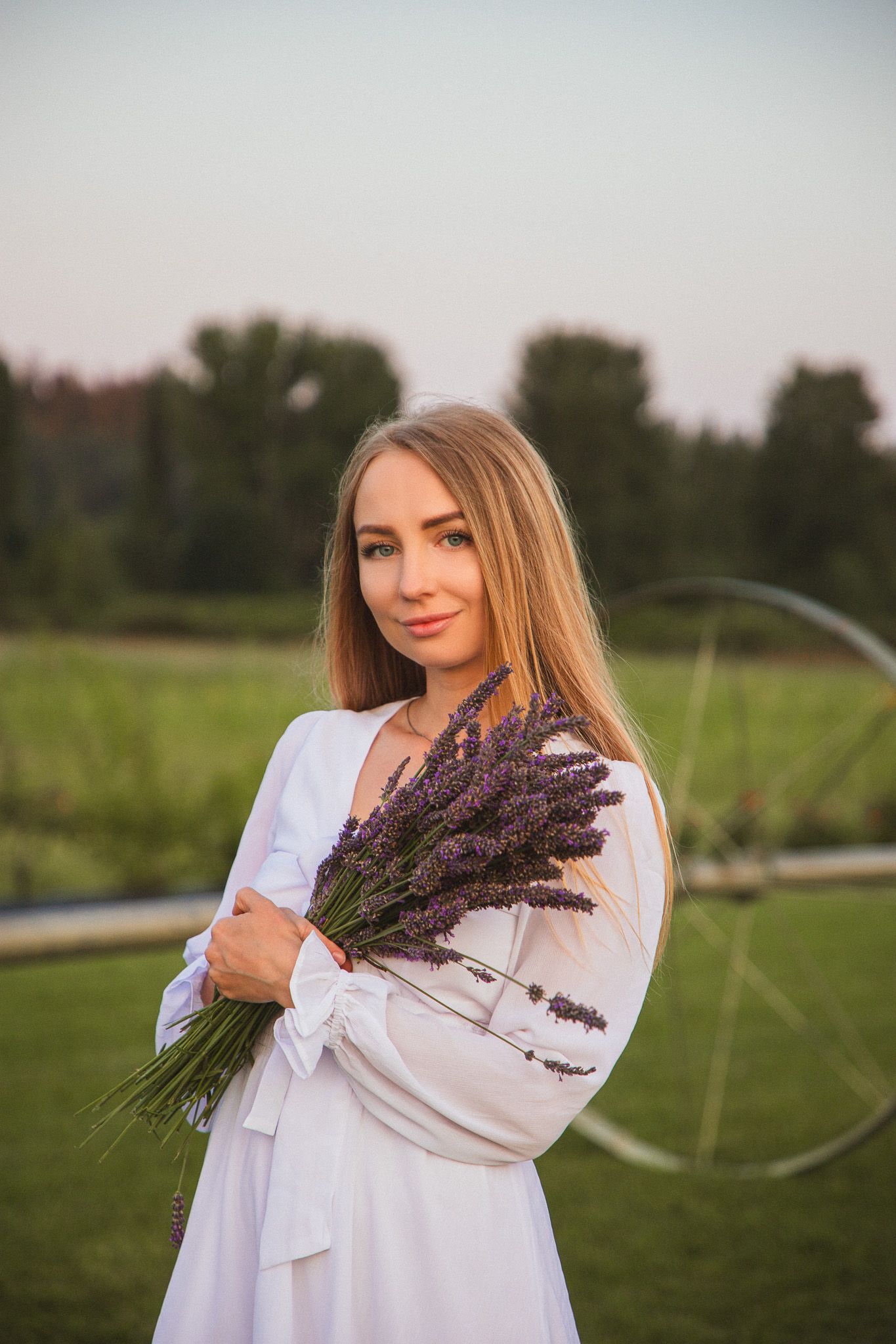 Woman’s portrait photoshoot at a lavender farm, dreamy lavender field portraits in Seattle