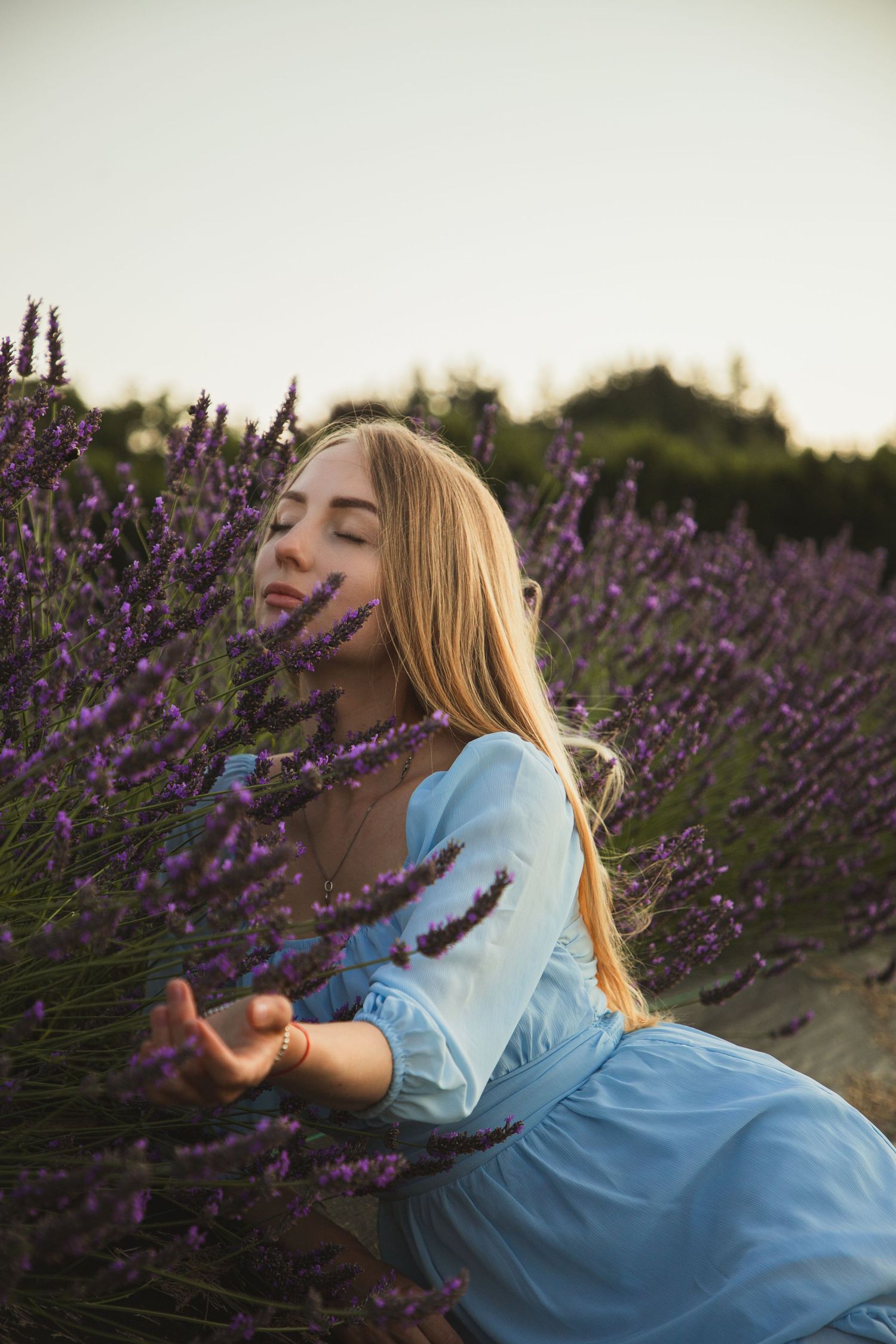 Woman’s portrait photoshoot at a lavender farm, dreamy lavender field portraits in Seattle