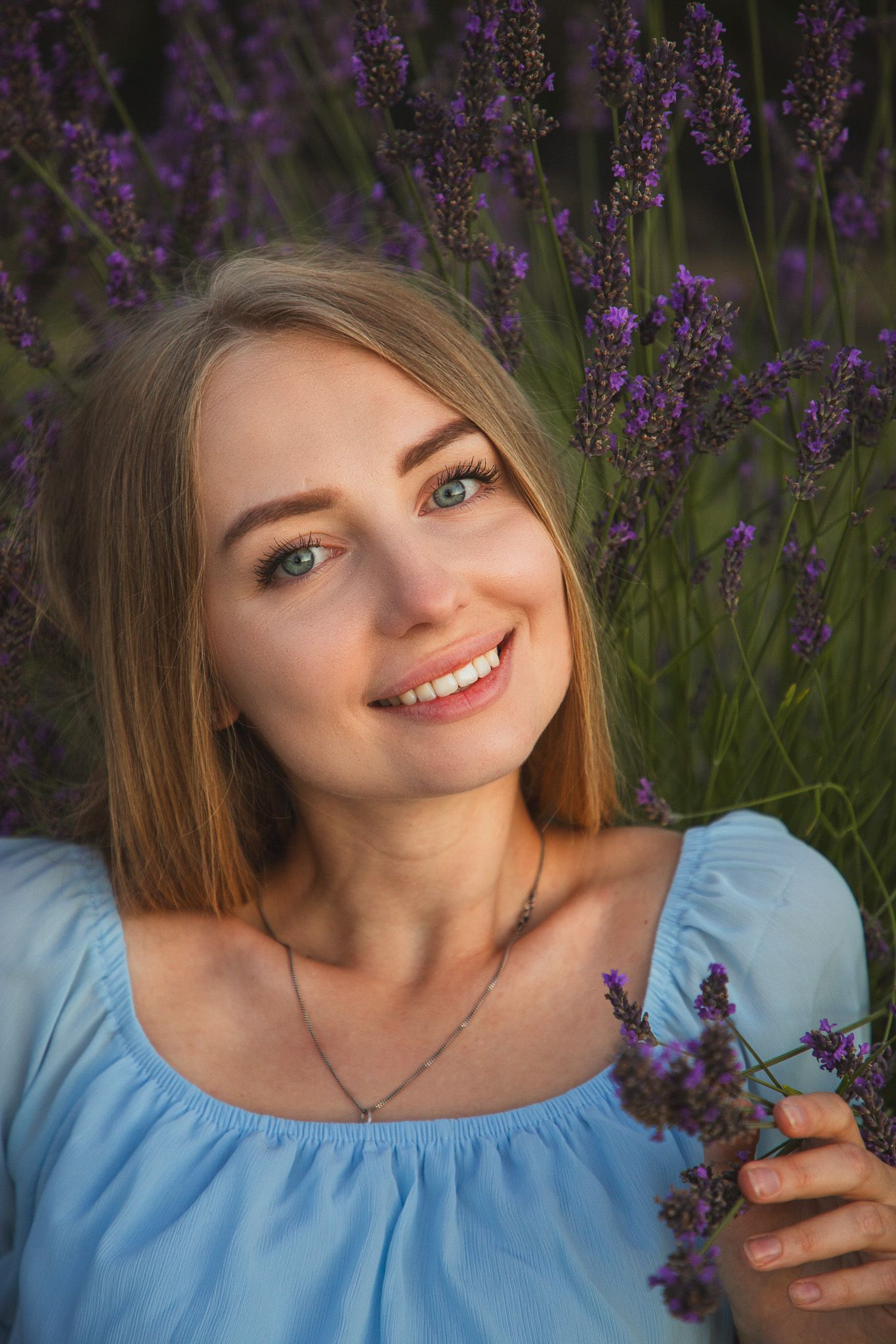 Woman’s portrait photoshoot at a lavender farm, dreamy lavender field portraits in Seattle