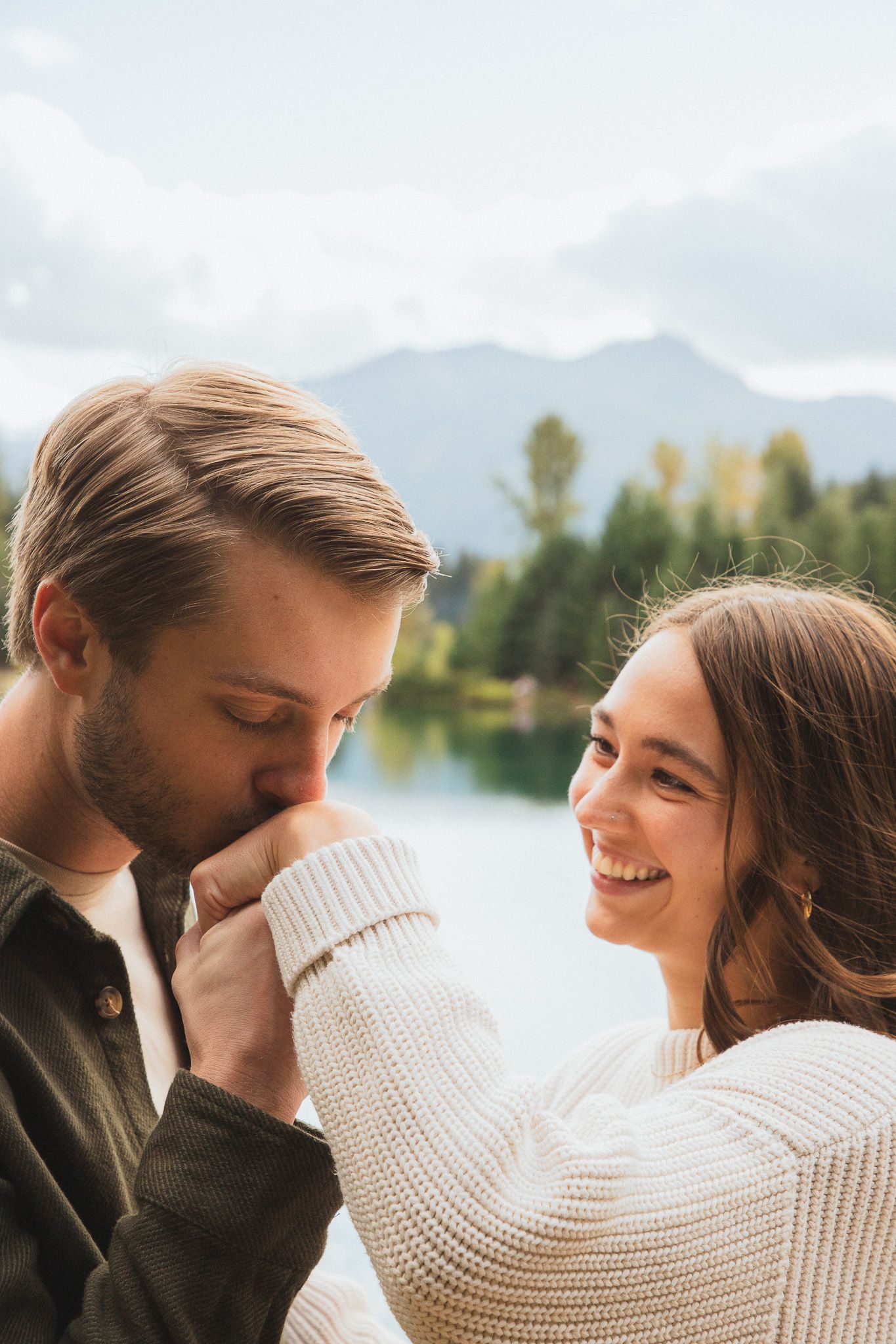 Couple photoshoot at Gold Creek Pond near Snoqualmie Pass, Seattle couples photographer