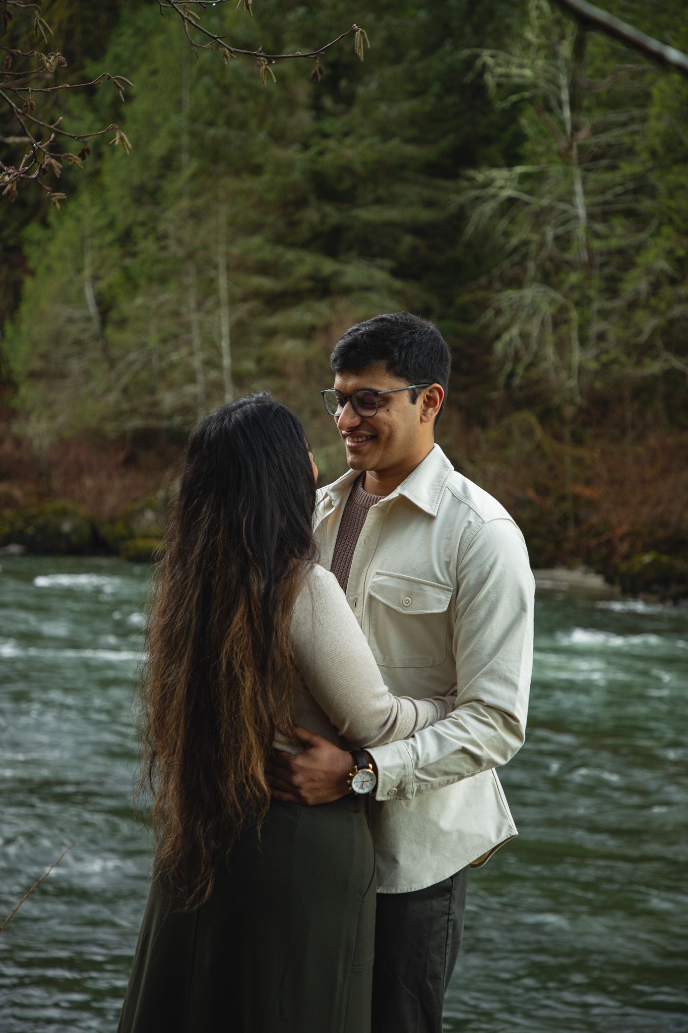 Engagement photoshoot at Snoqualmie Falls, Seattle photographer documenting a couple exploring the trails and waterfall views