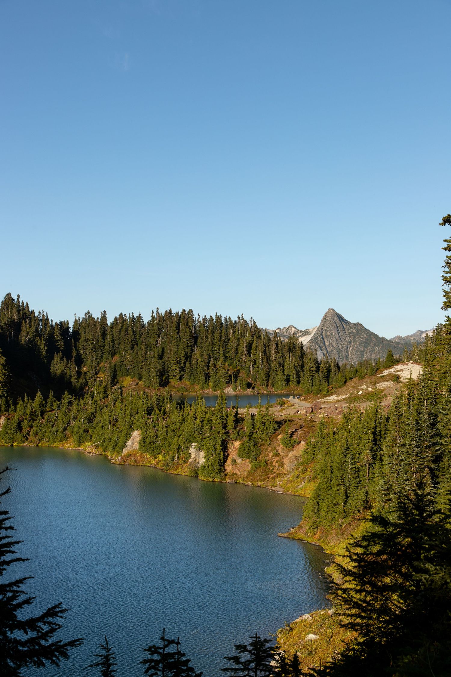 Serene alpine lake surrounded by mountains, Washington elopement backdrop