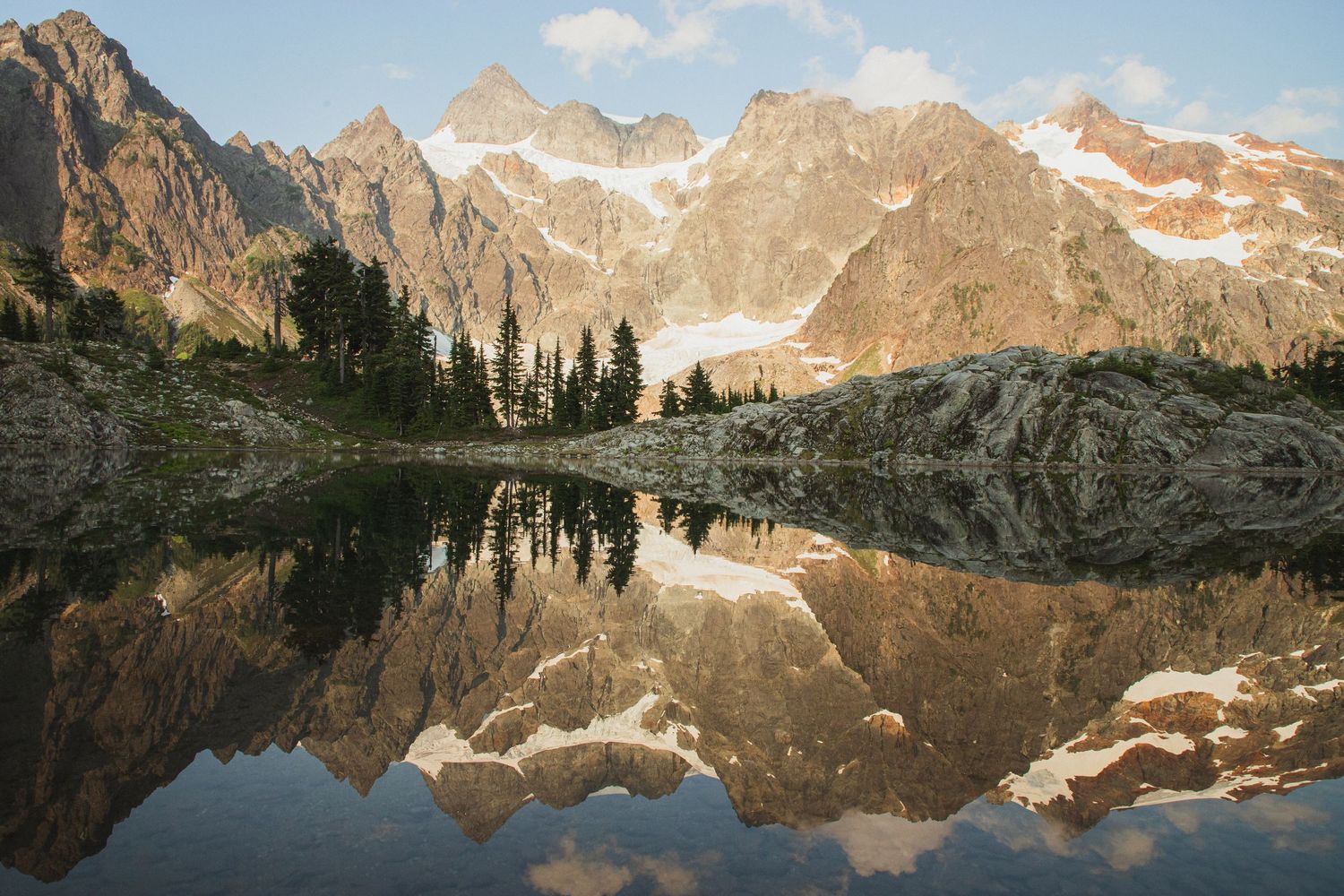 Mountain lake with reflections, Mount Baker scenic elopement backdrop