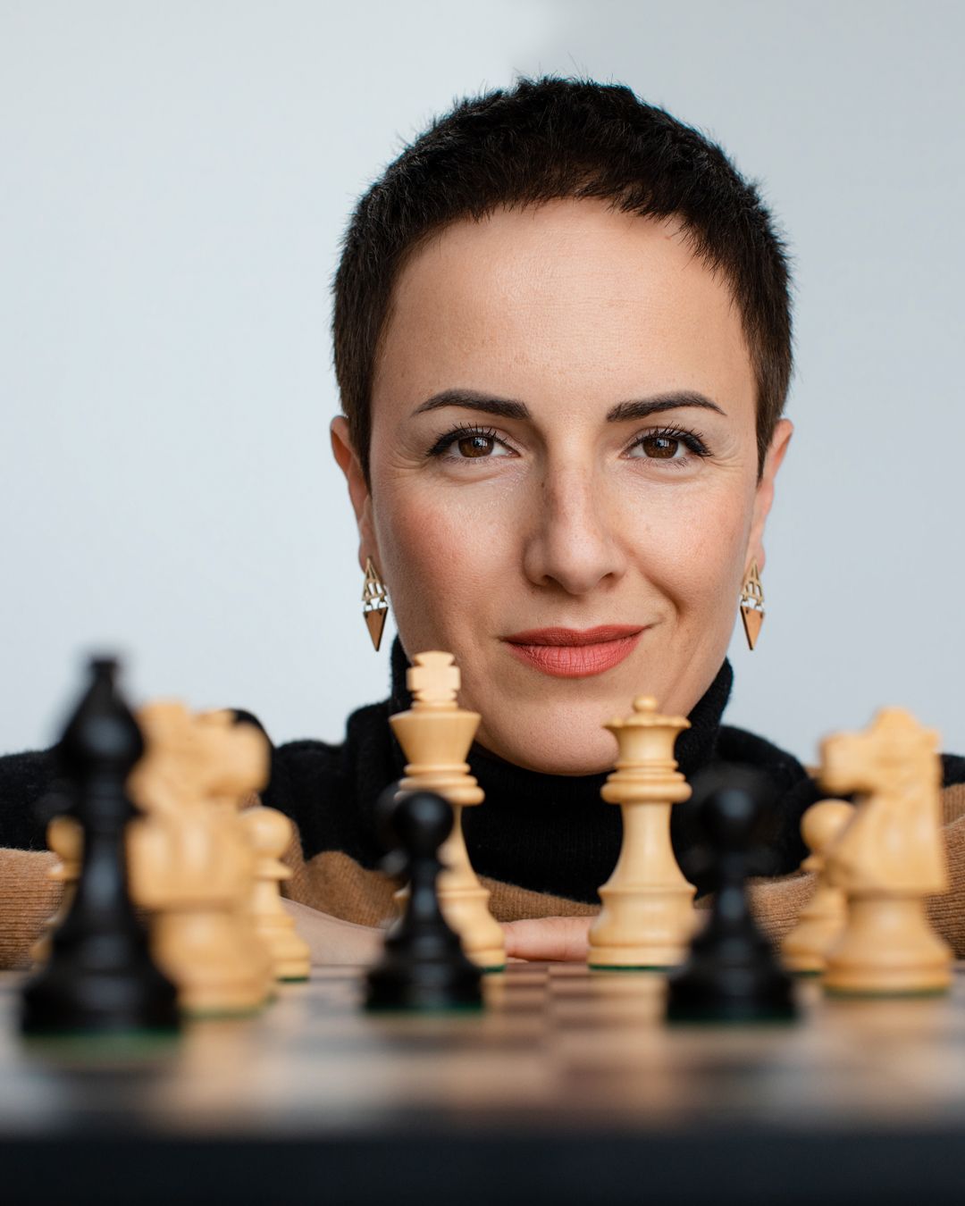 portrait femme échecs