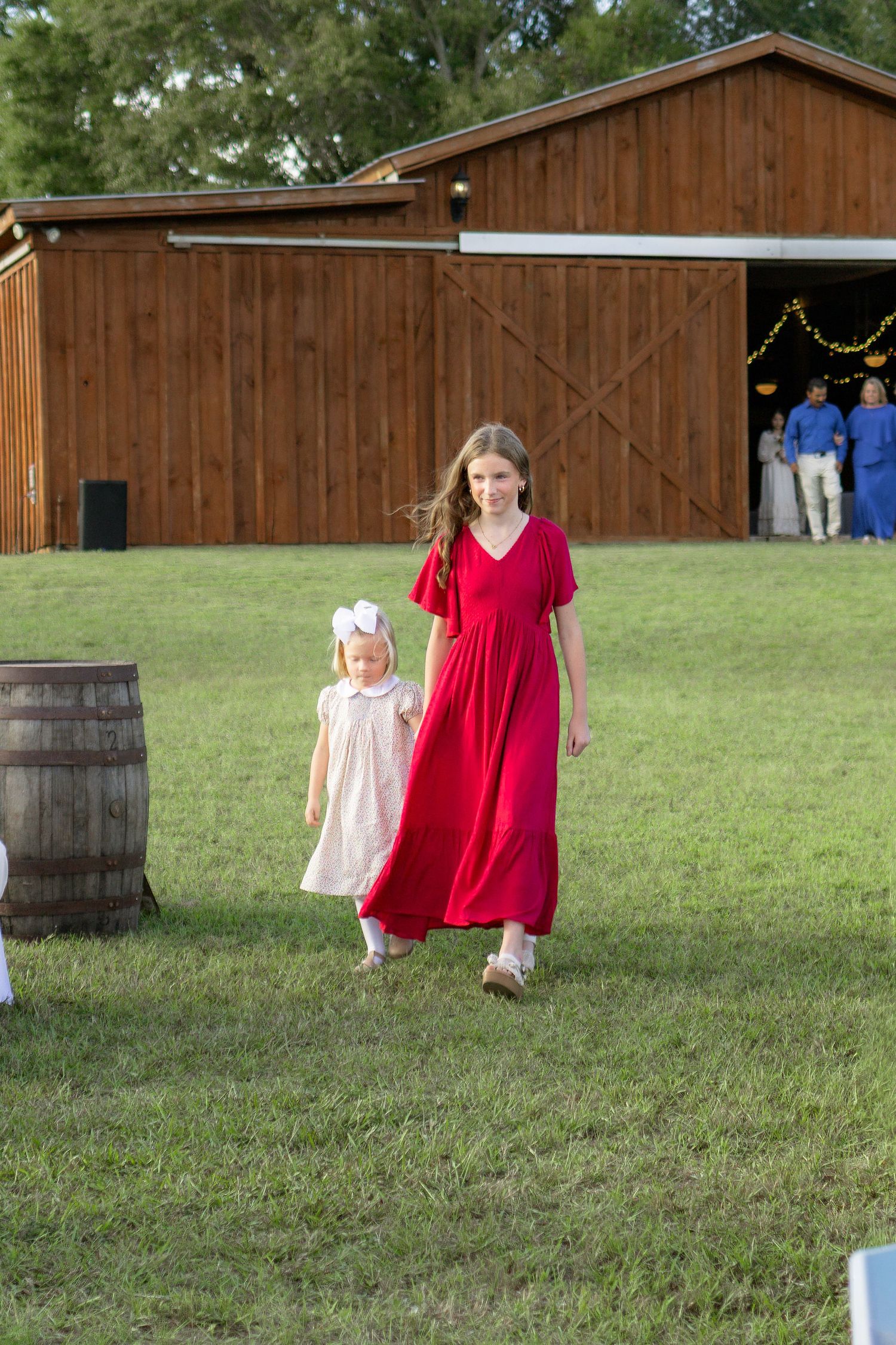 Bridal party walking down the aisle of a wedding at Hilltop Acres Wicksburg, Alabama