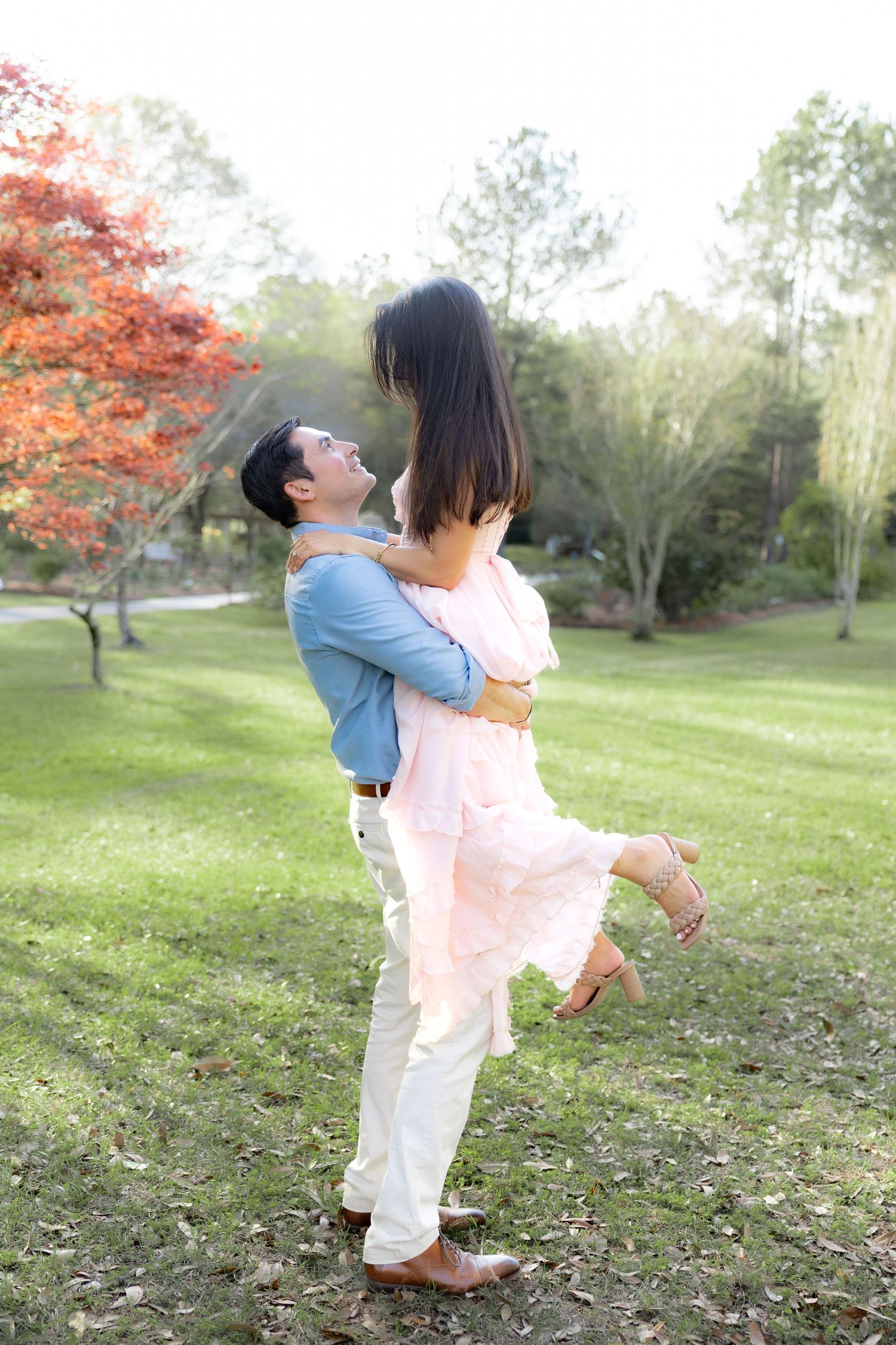 Romantic Spring Couple Photos at Dothan Area Botanical Gardens in Alabama