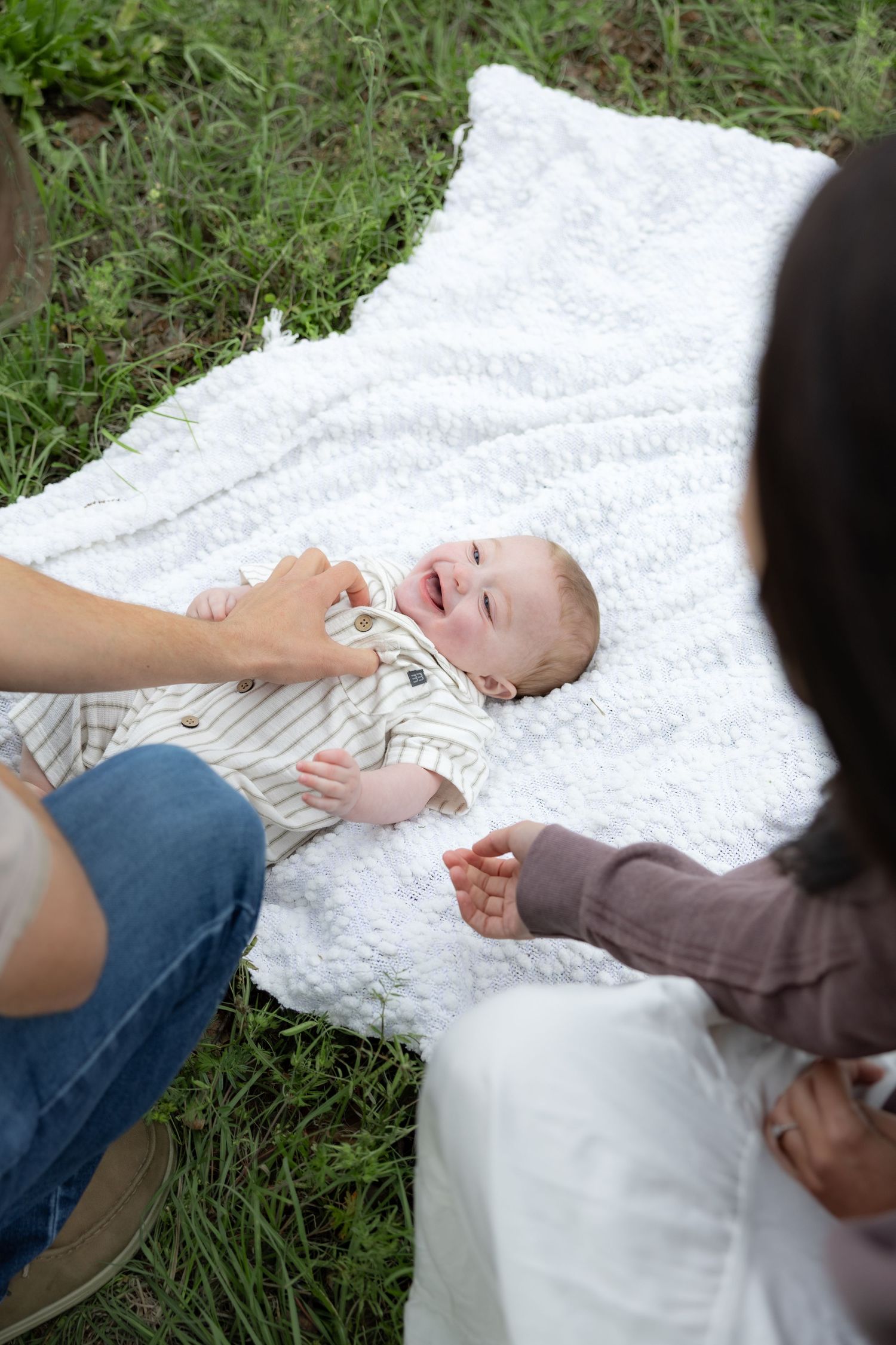 Candid family photos in a grass field | Dothan, Alabama Lifestyle Portrait Photographer