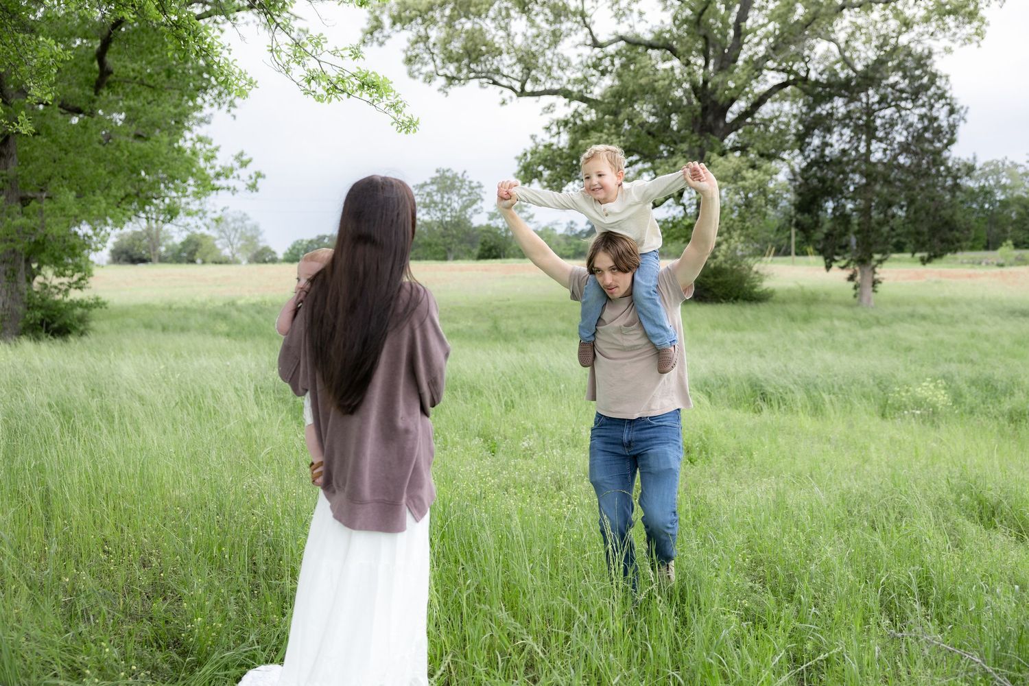 Candid family photos in a grass field | Dothan, Alabama Lifestyle Portrait Photographer